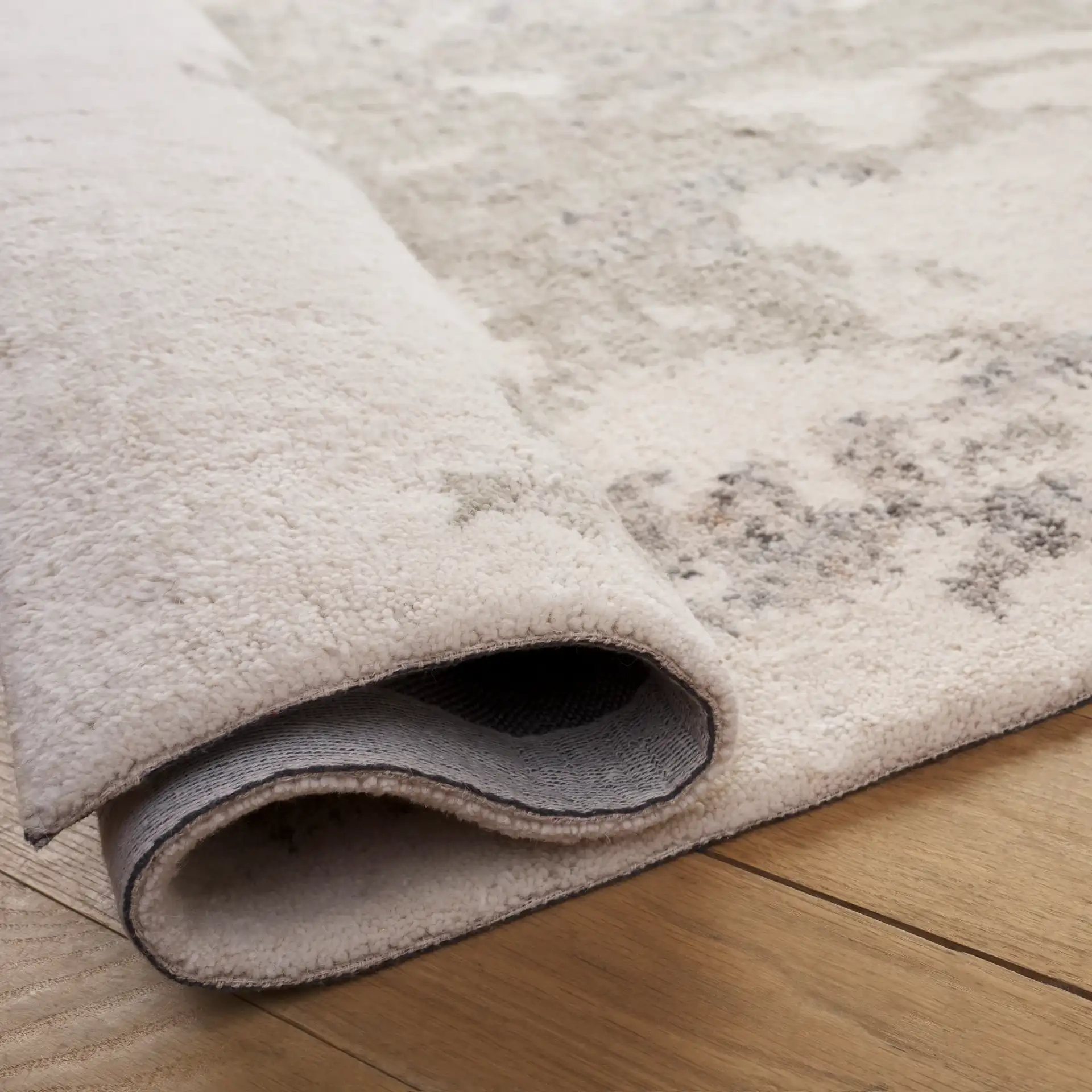 Harvest Abstract Watercolor Hand-Tufted Wool Rug in Ivory / Green in a styled room