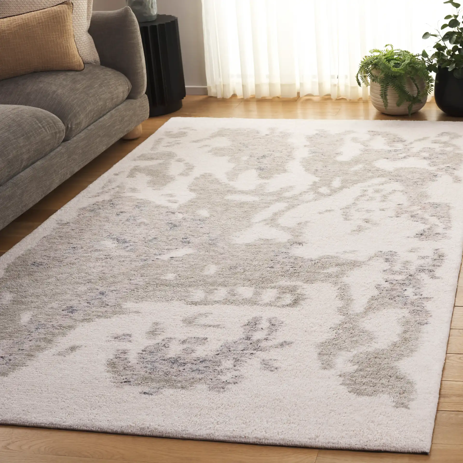 Harvest Abstract Watercolor Hand-Tufted Wool Rug in Ivory / Green in a styled room