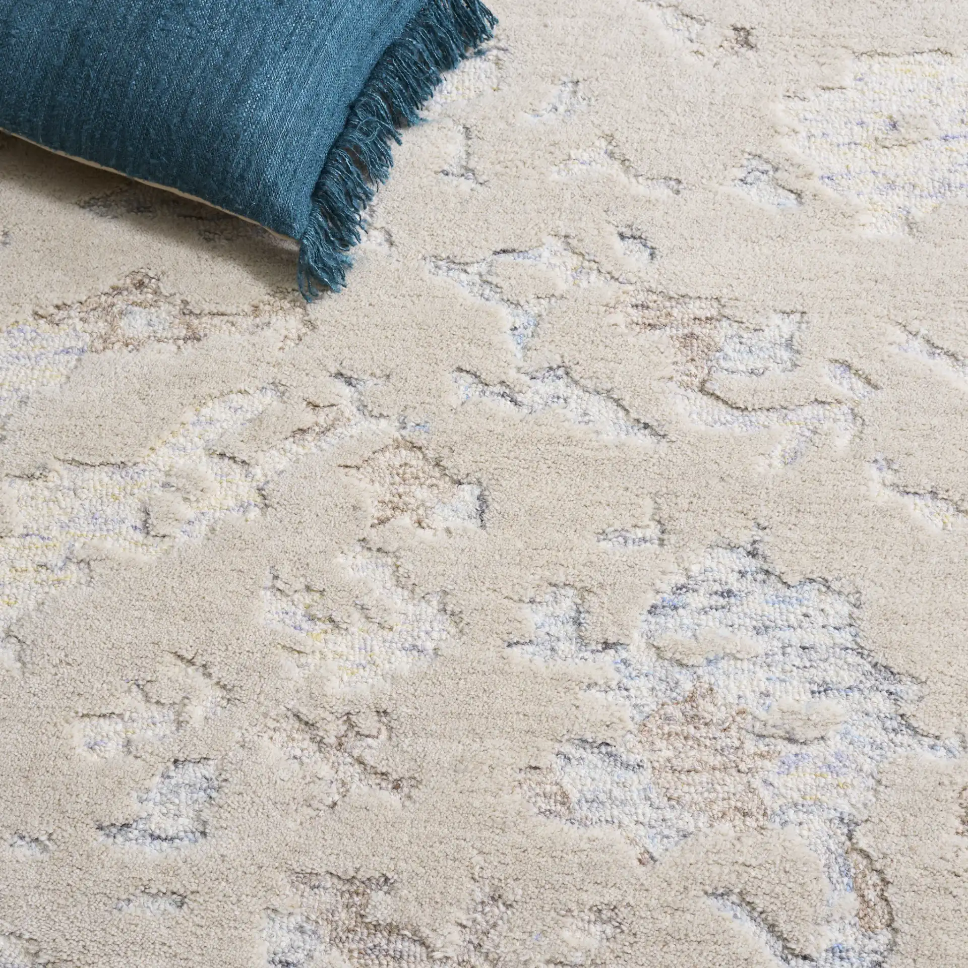 Harvest Abstract Mottled Hand-Tufted Wool Rug in Taupe / Blue in a styled room