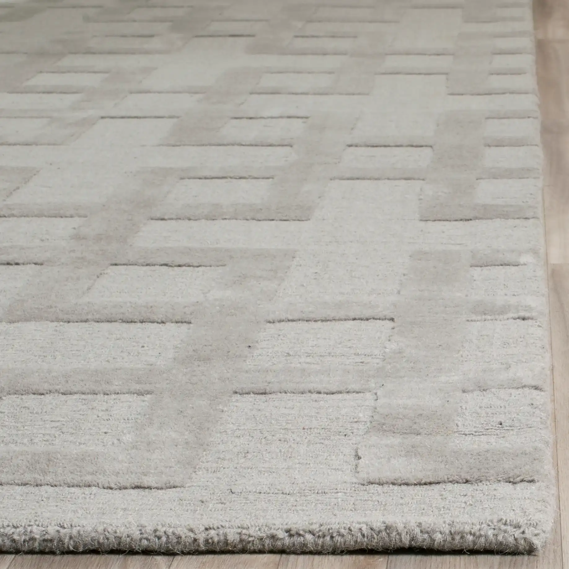 Impressions Interlocking Grid Hand-Loomed Wool Rug in Gray in a styled room