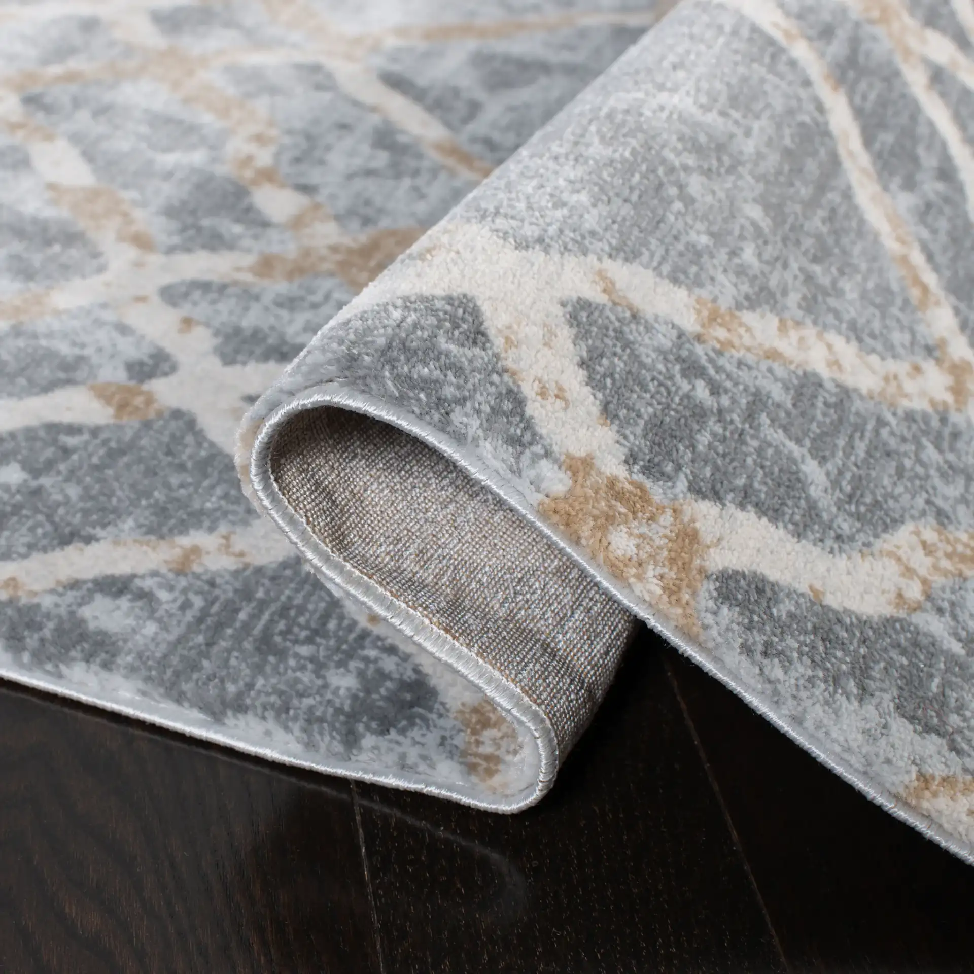 Isabella Distressed Trellis Rug in Silver / Ivory in a styled room