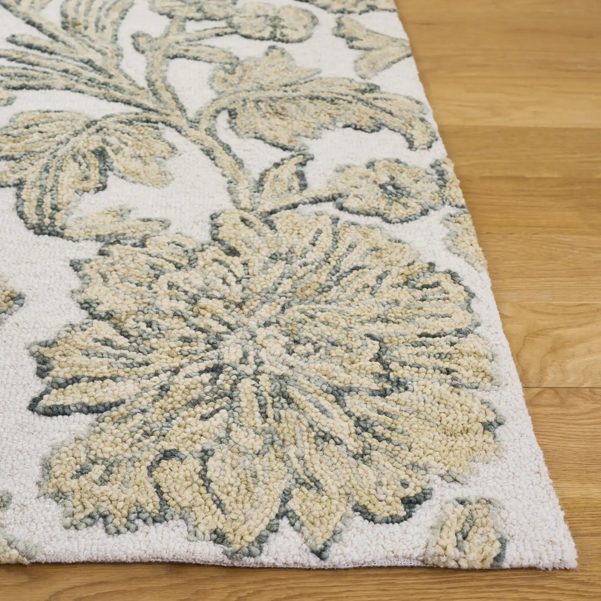 Jardin Jacobean Carnation Floral Hand-Tufted Wool Rug in Ivory / Green in a styled room