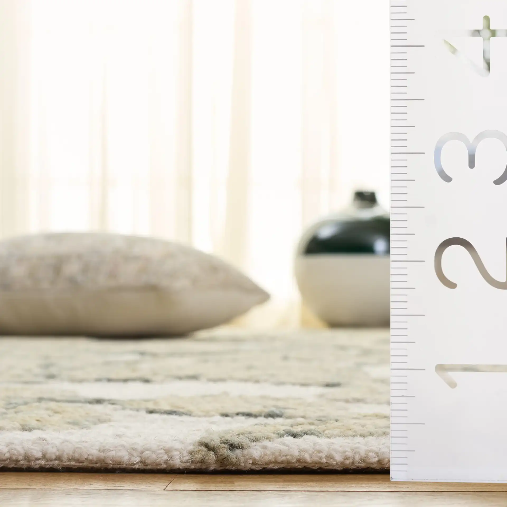 Jardin Jacobean Carnation Floral Hand-Tufted Wool Rug in Ivory / Green in a styled room
