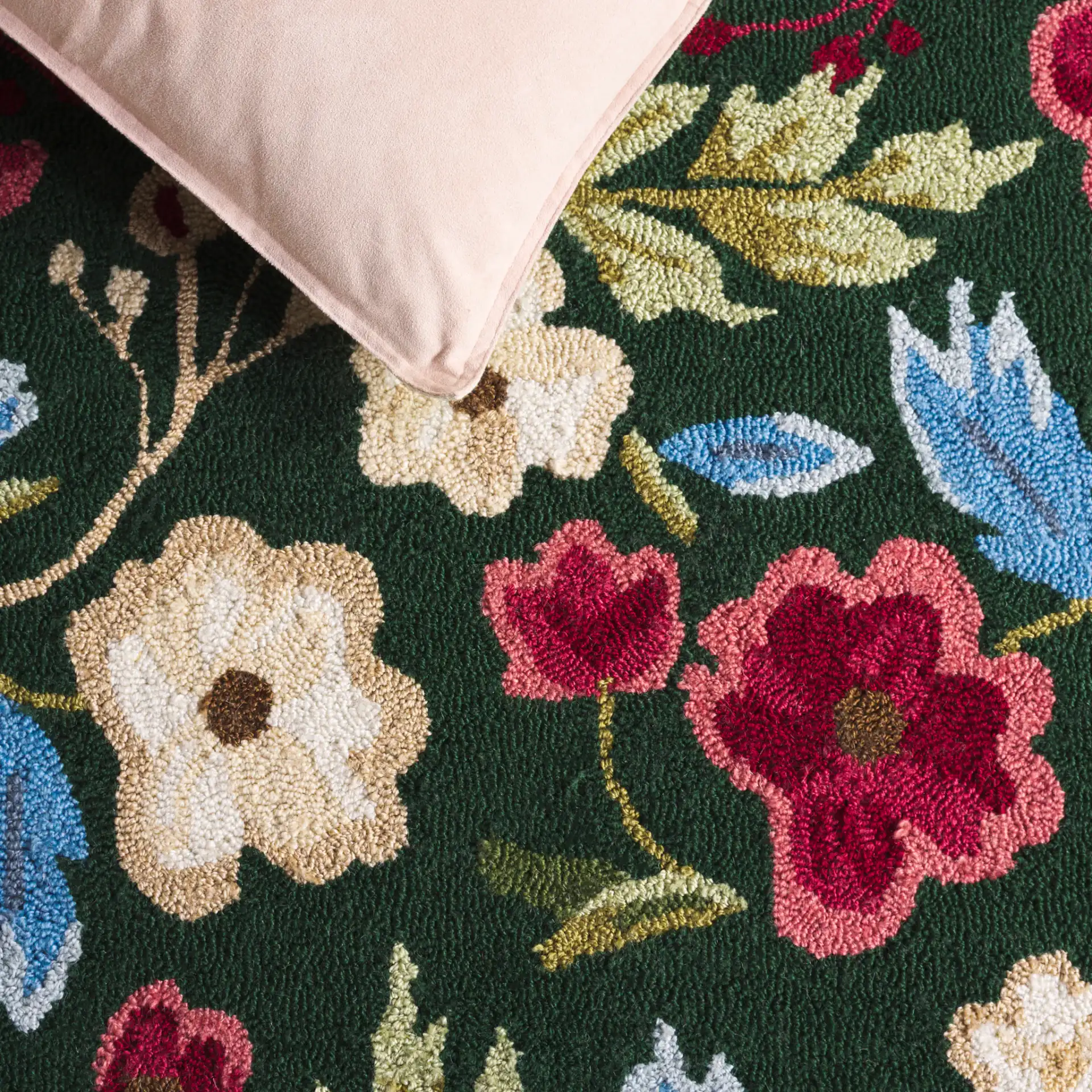 Jardin Floral Border Hand-Tufted Rug in Green / Red in a styled room