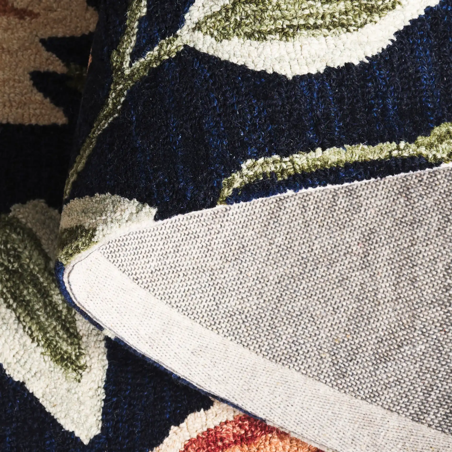 Jardin Daisy Field Hand-Tufted Wool Rug in Black / Green in a styled room