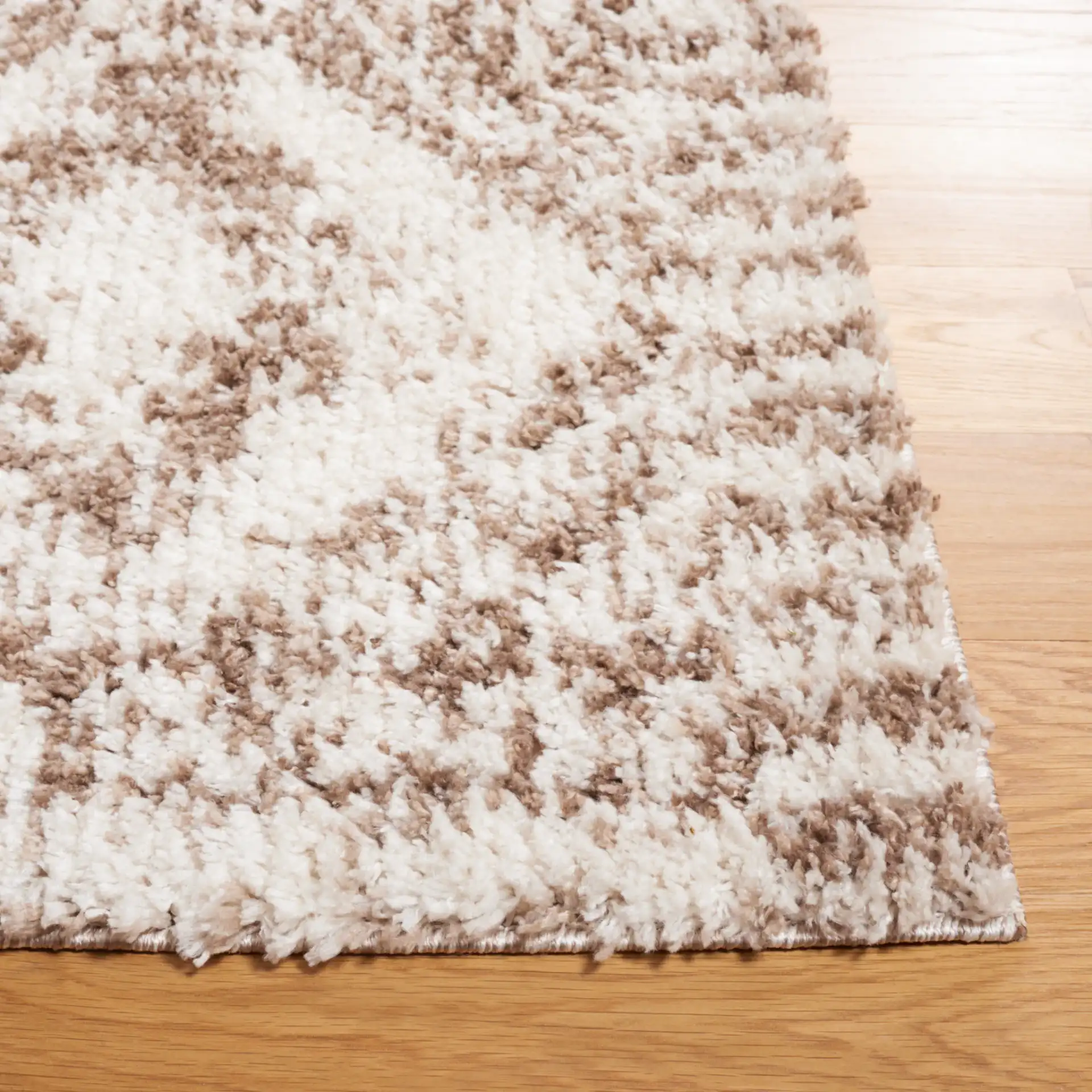 Jericho Diamond Shag Rug in Taupe / Ivory in a styled room