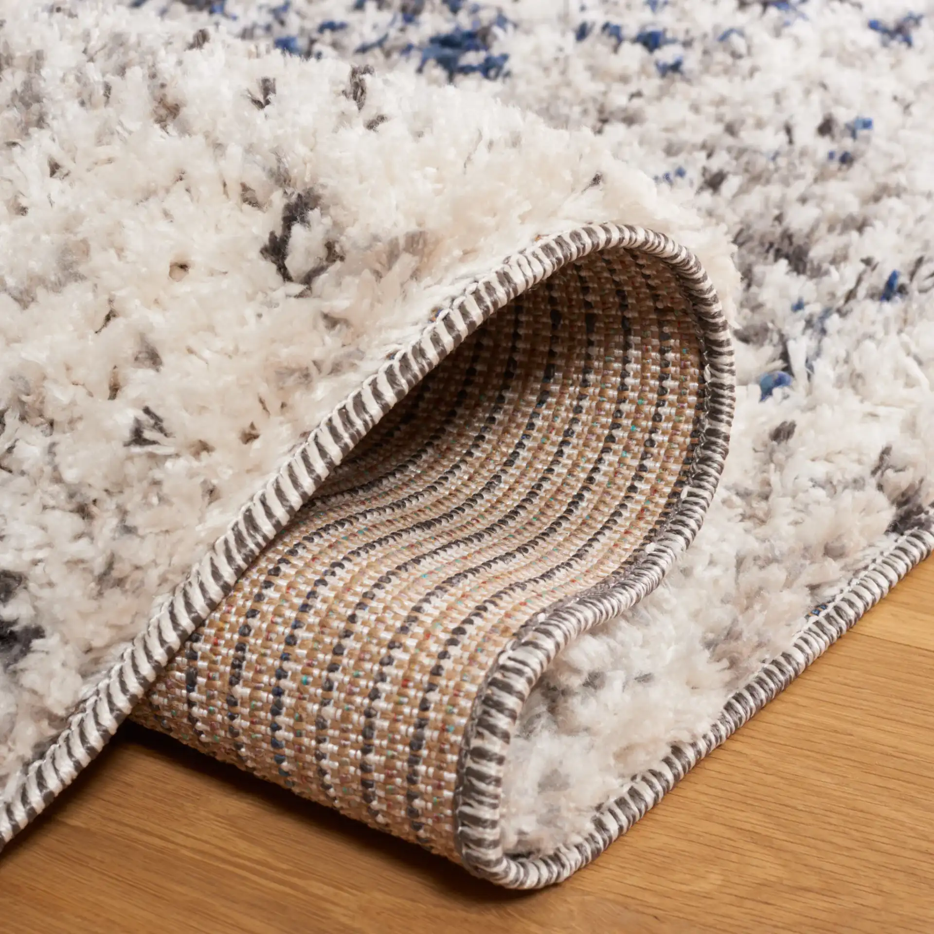 Jericho Abstract Shag Rug in Ivory / Navy in a styled room