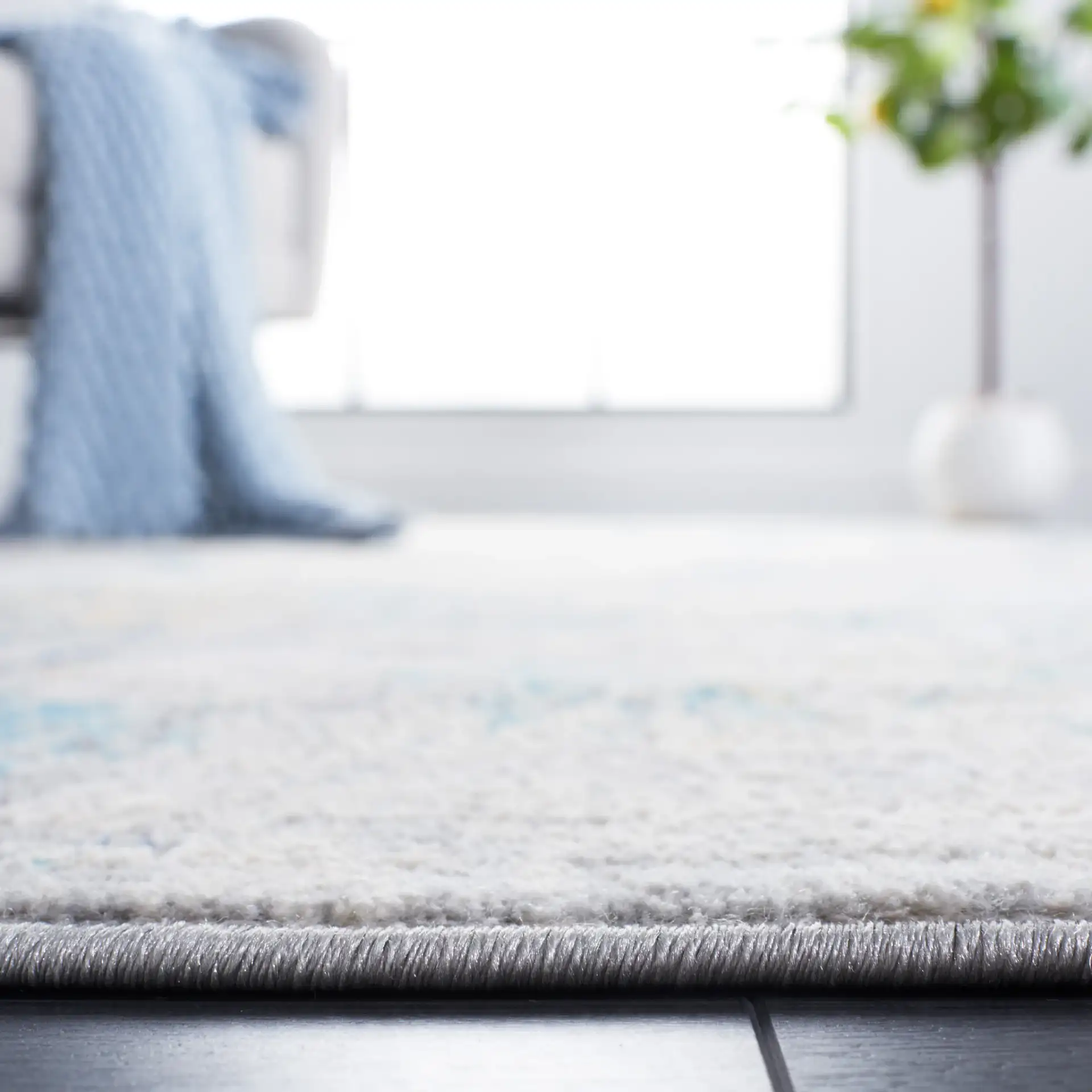 Jasper Marble Rug in Ivory / Blue in a styled room