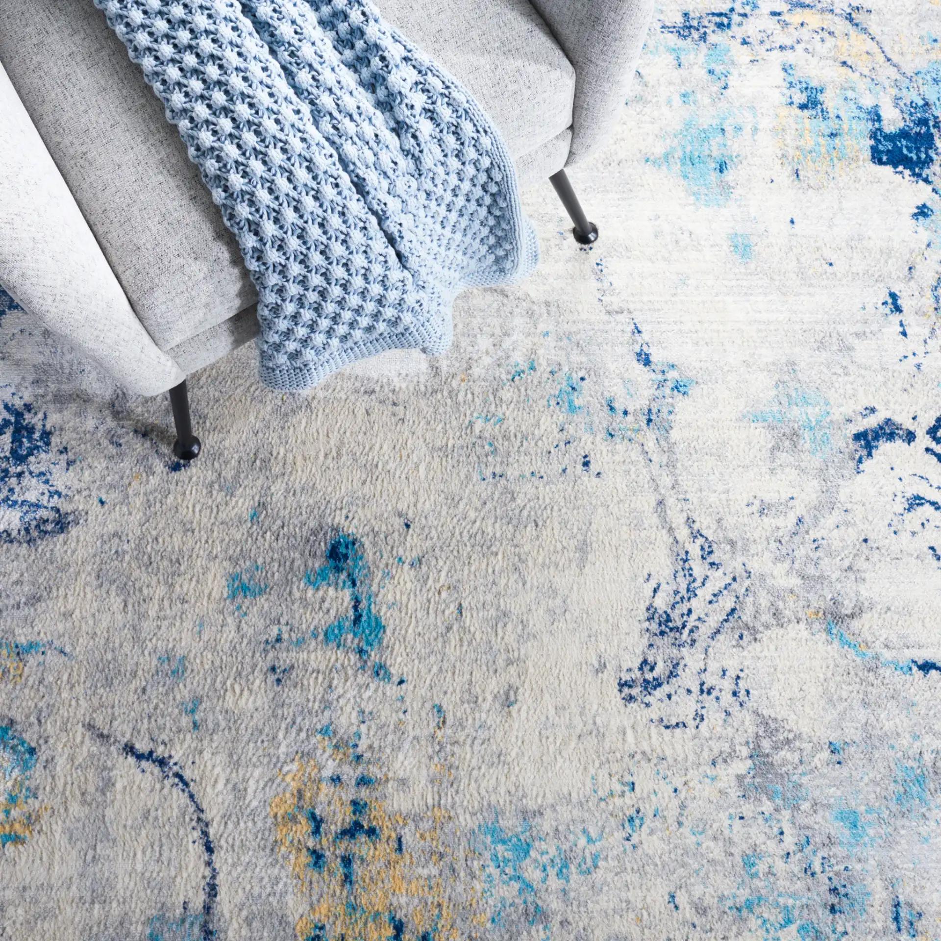 Jasper Marble Rug in Ivory / Blue in a styled room