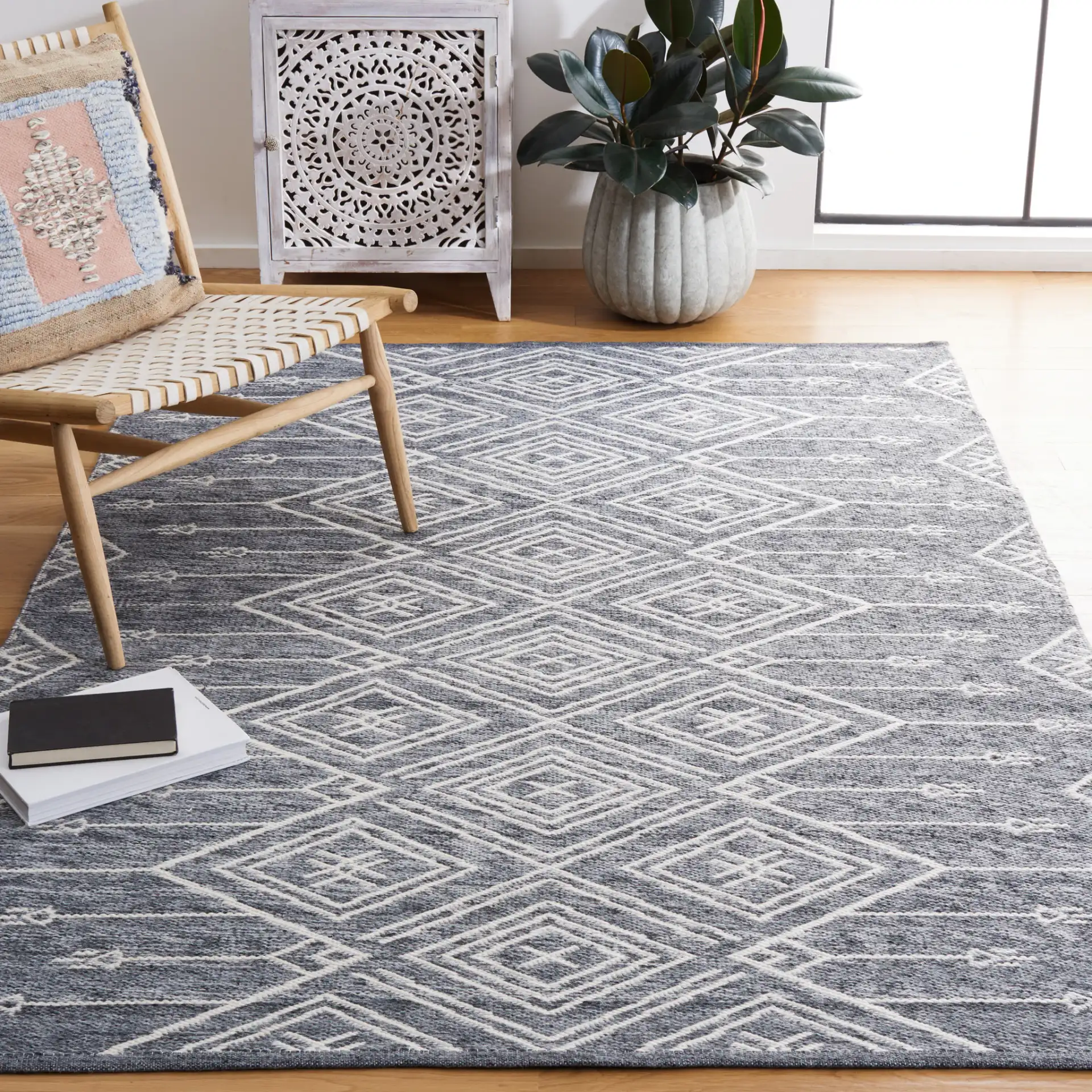 Kilim Nested Diamond Flatweave Rug in Gray / Ivory in a styled room