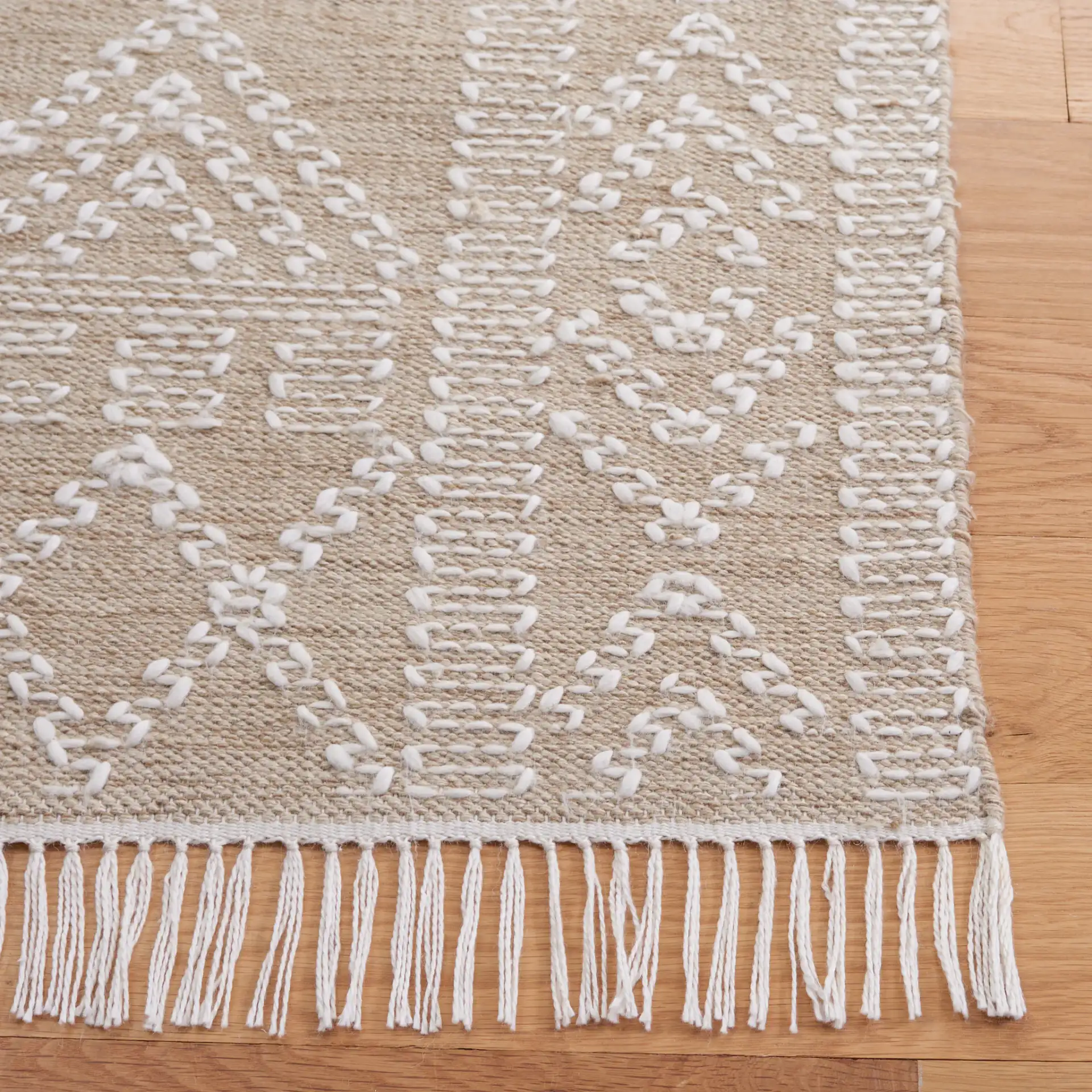 Kilim Chevron Diamond Flatweave Rug in Beige / Ivory in a styled room