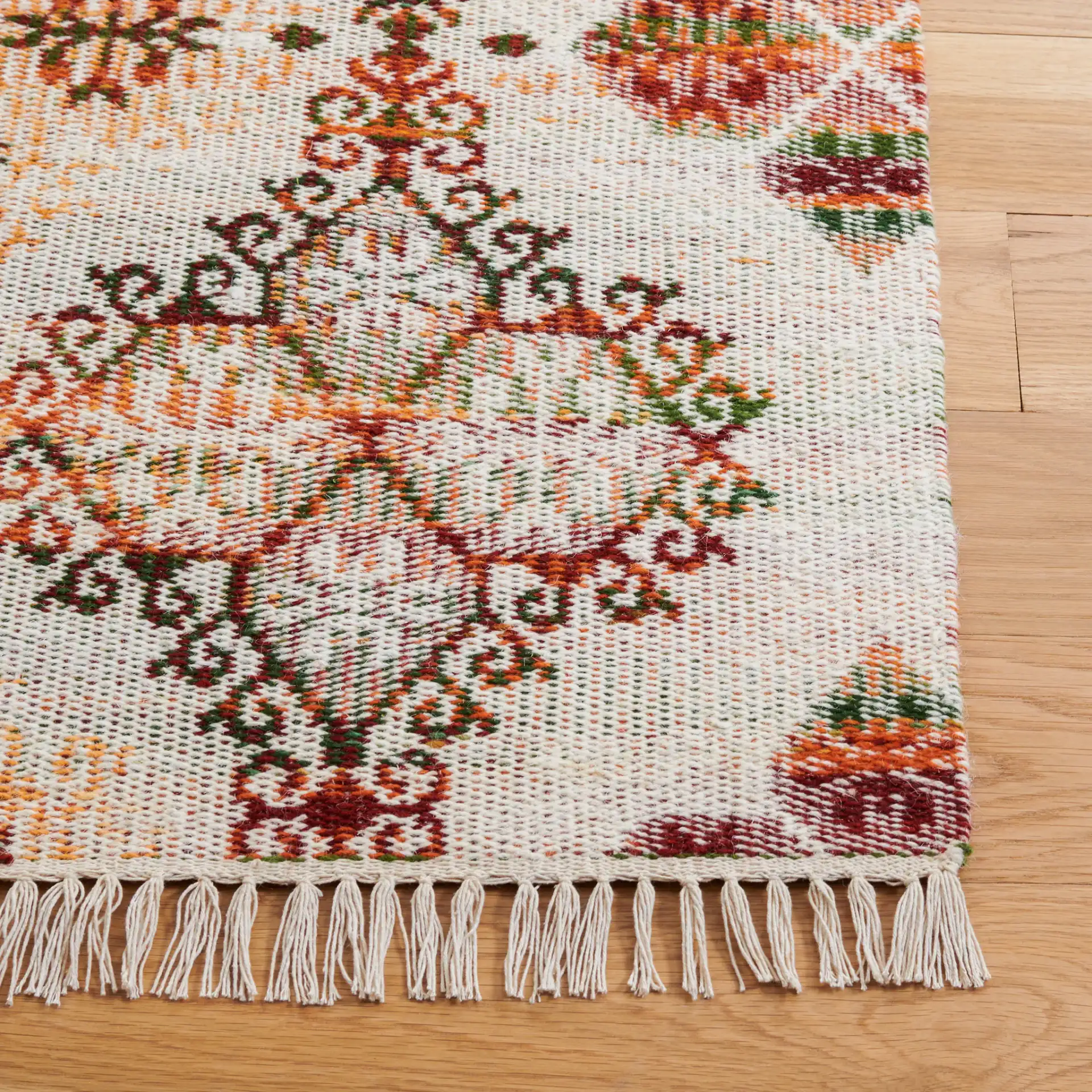 Kilim Tribal Trellis Flatweave Wool Rug in Ivory / Gold in a styled room