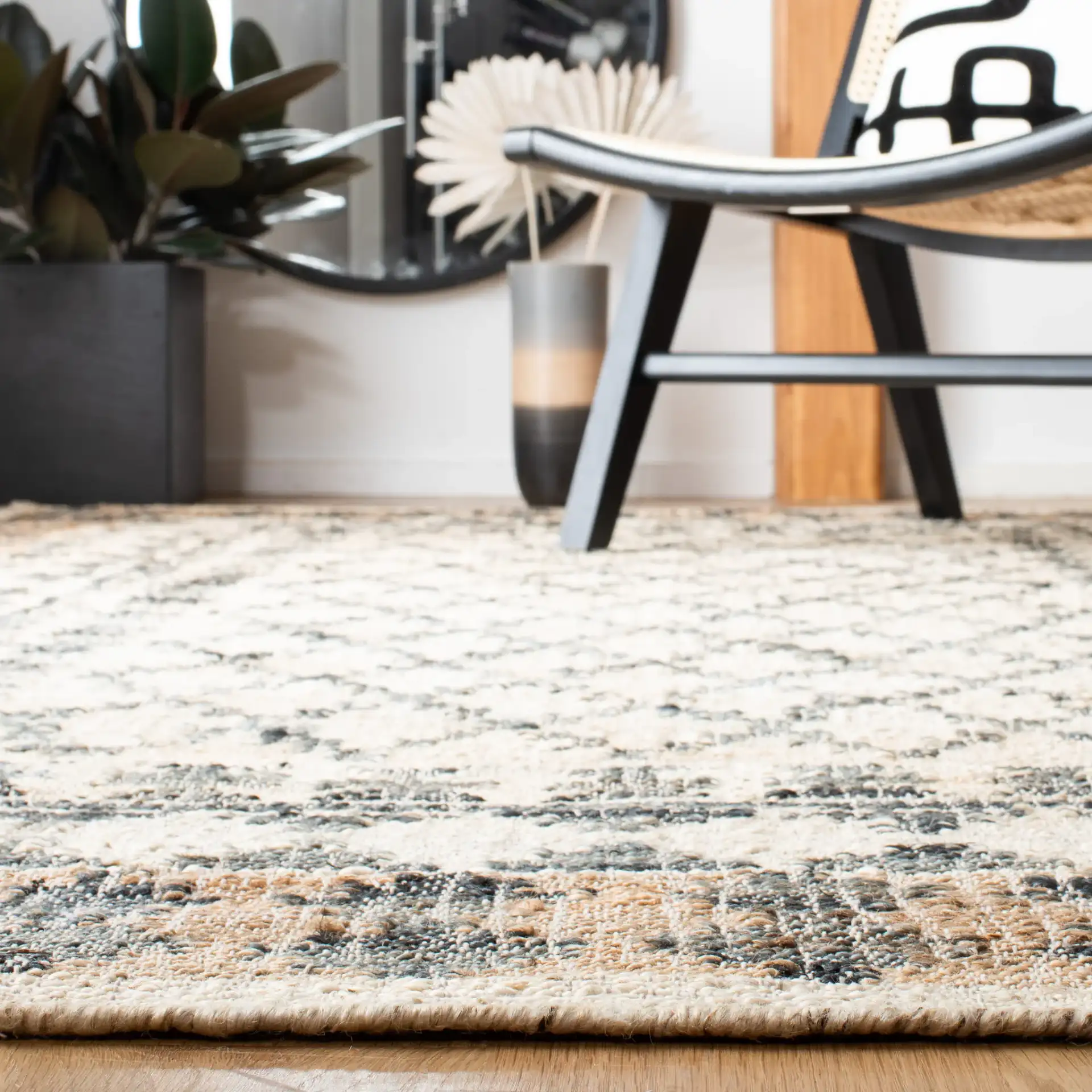 Kilim Bordered Diamond Flatweave Jute Rug in Ivory / Gray in a styled room