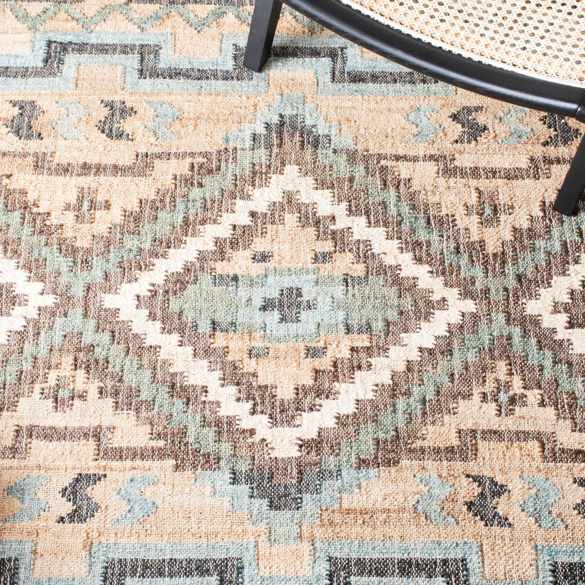 Kilim Diamond Flatweave Jute Rug in Natural / Blue in a styled room