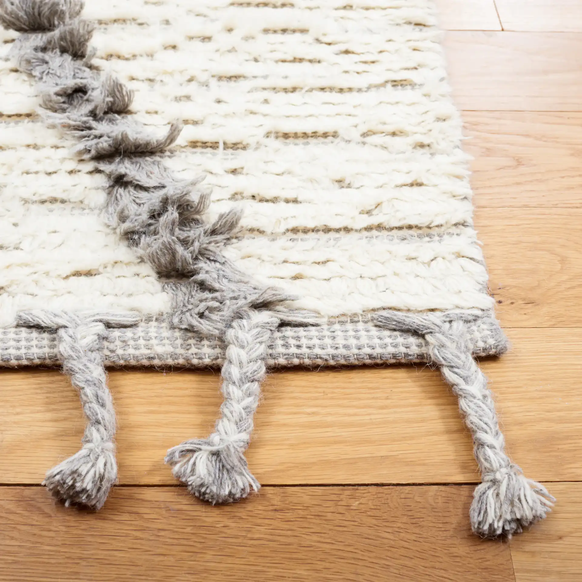Kenya Textured Diamond Trellis Hand-Woven Shag Wool Rug in Ivory / Gray in a styled room