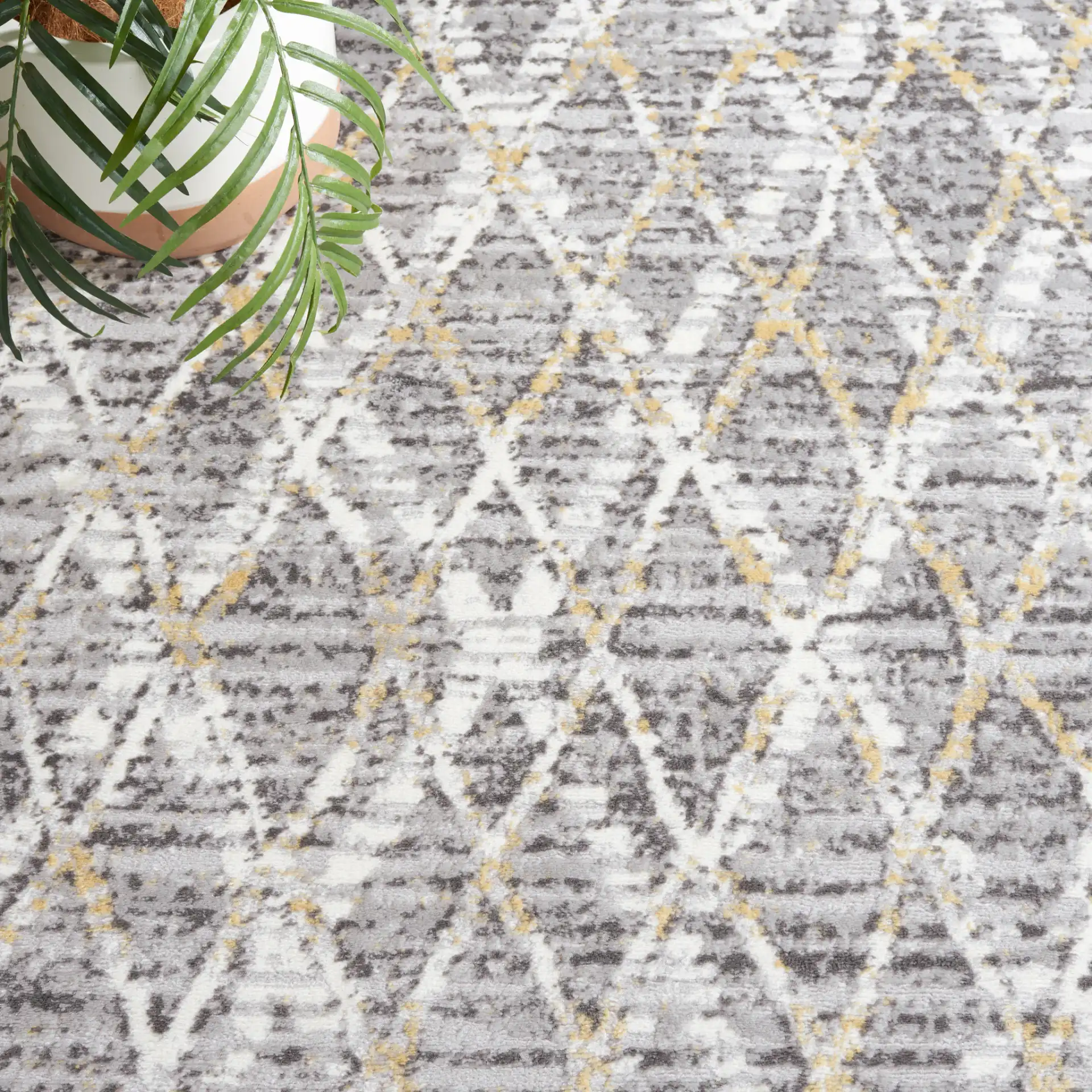 Lagoon Diamond Lattice Rug in Gray / Gold in a styled room