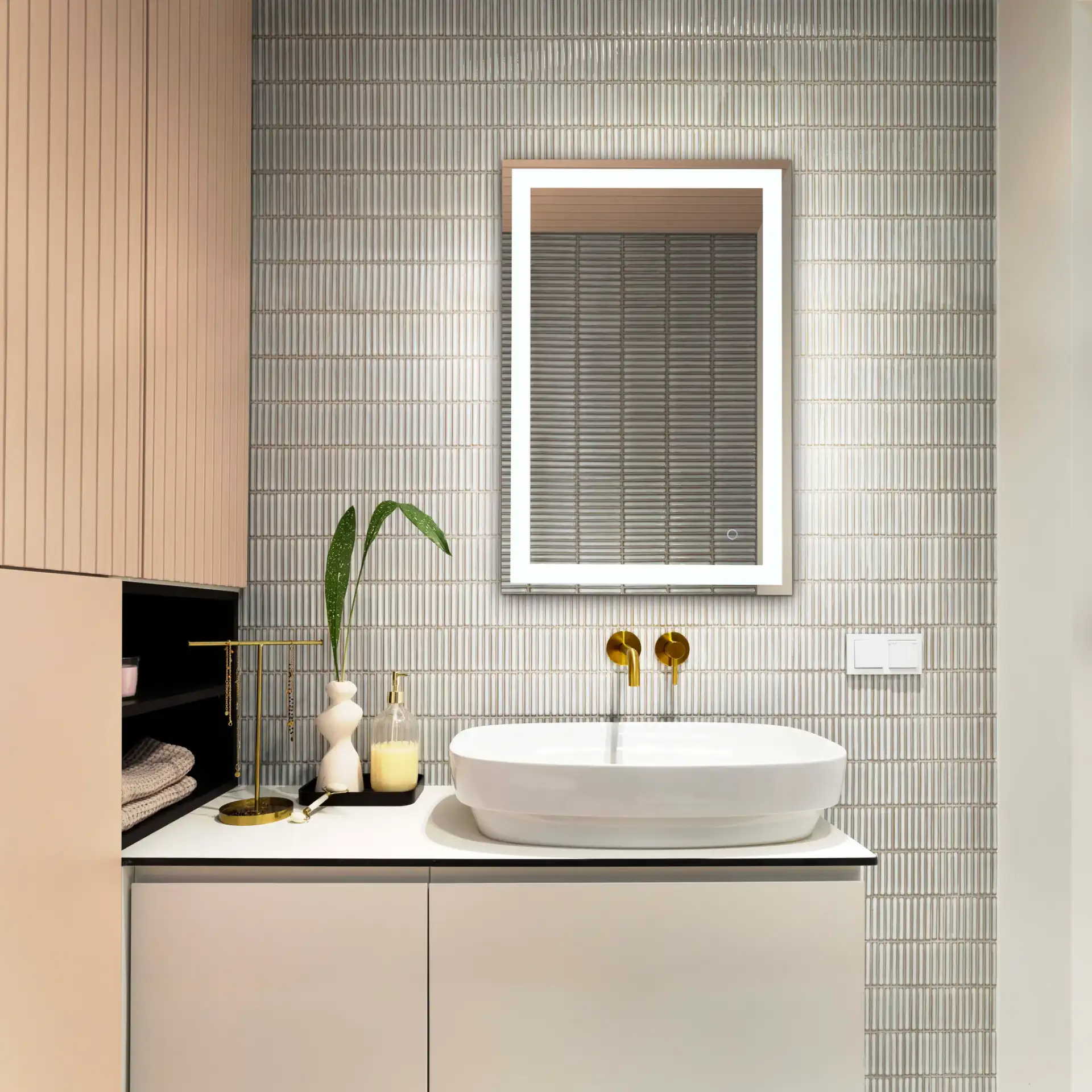 Hyatt 24" Led Mirror in Silver / White in a styled room