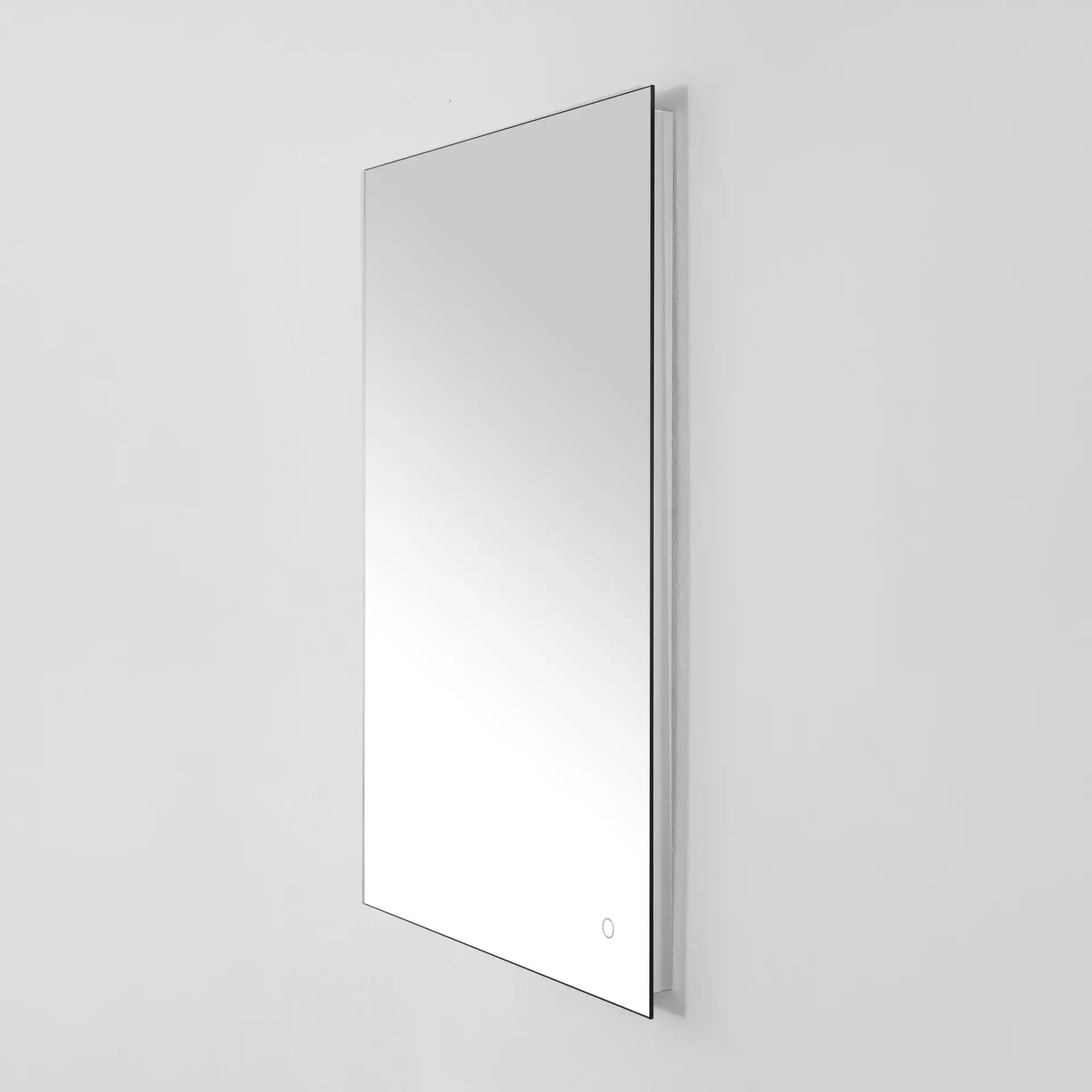 Jed 24" Led Mirror in Silver, detail view