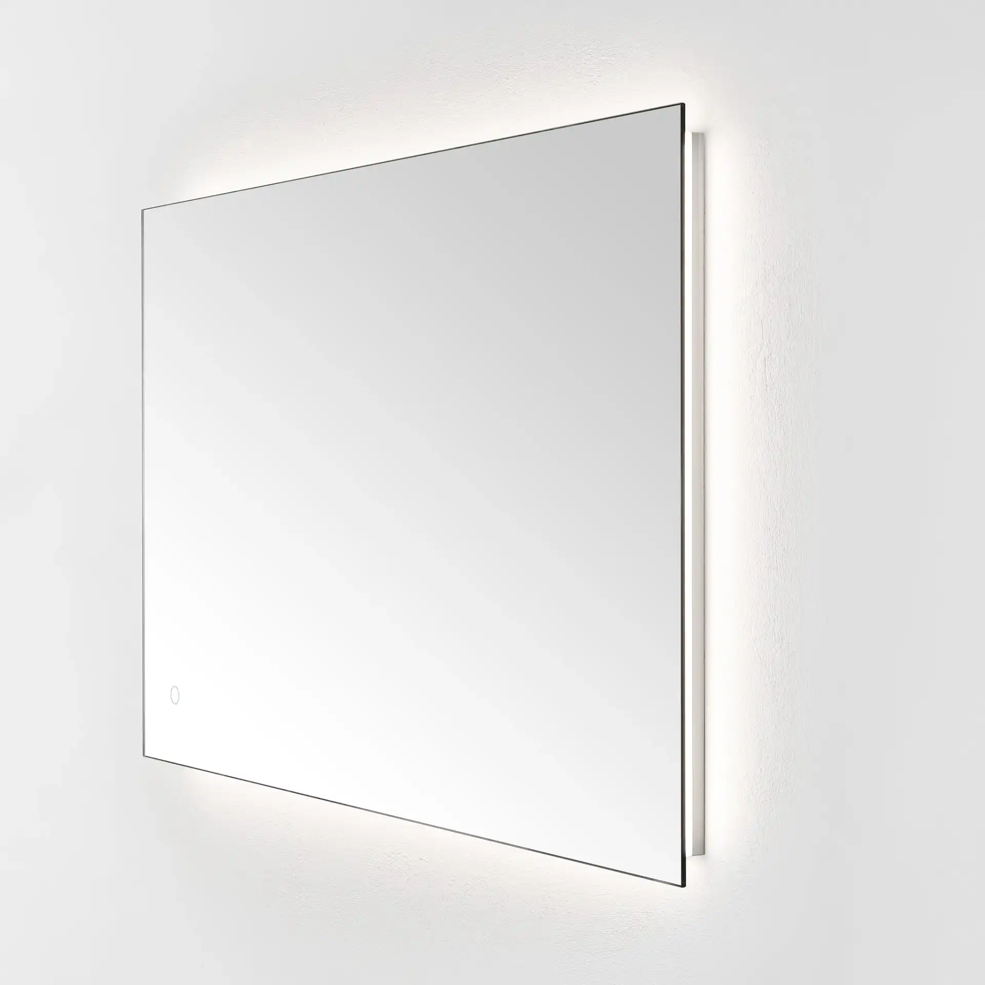 Jed 24" Led Mirror in Silver, detail view