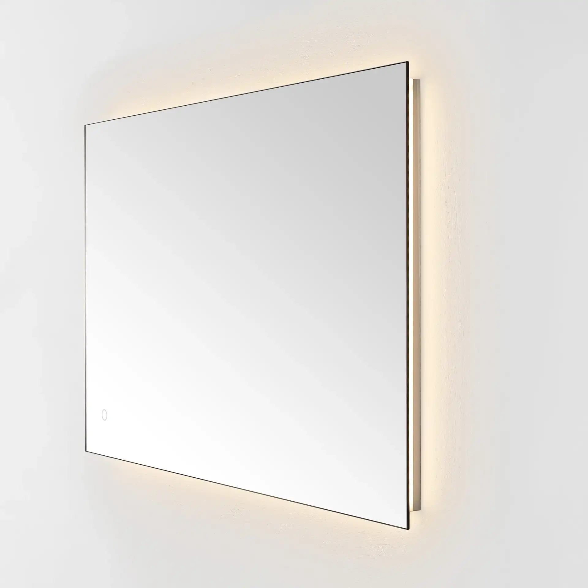 Jed 24" Led Mirror in Silver, detail view