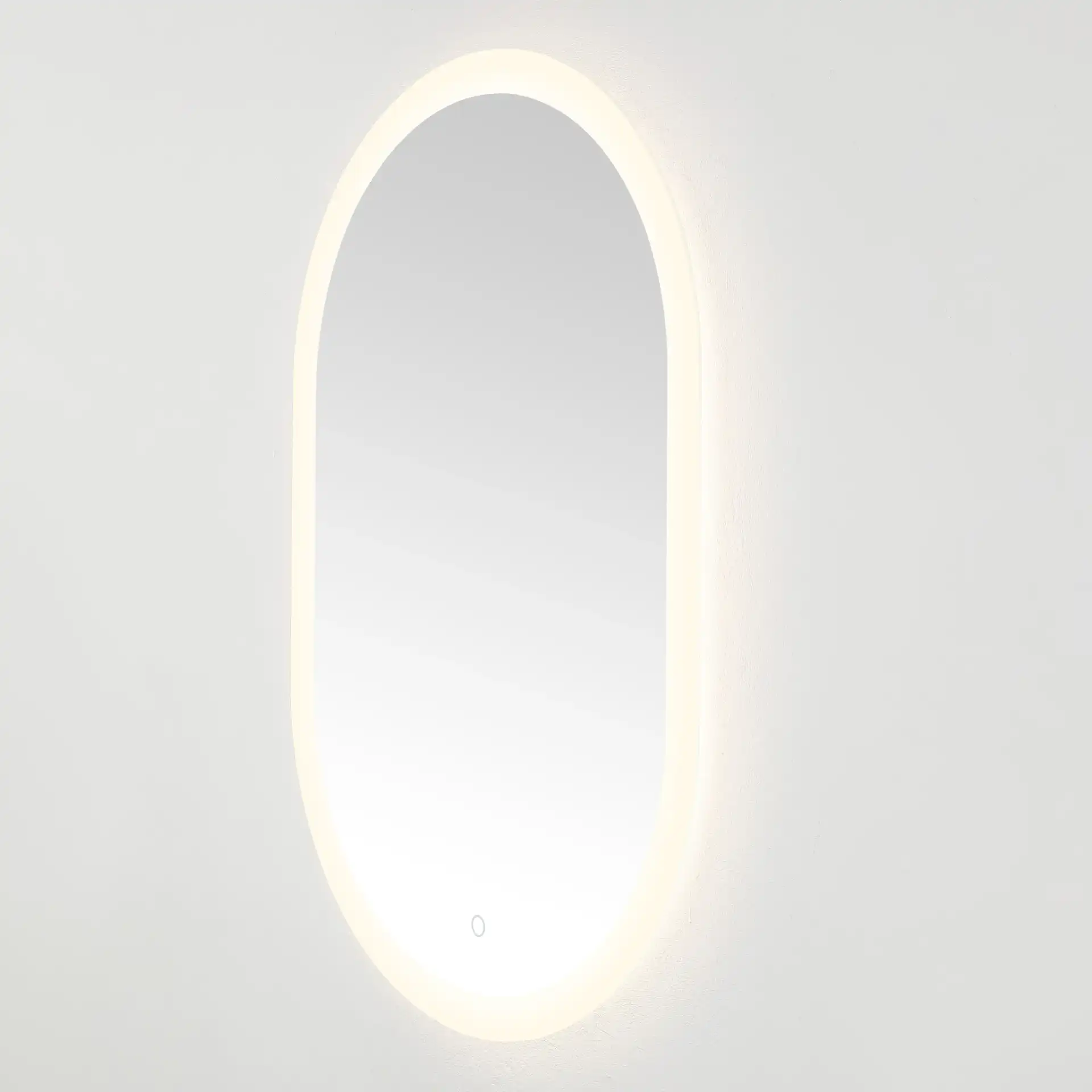 Wes 24" Led Mirror in Silver / White, detail view