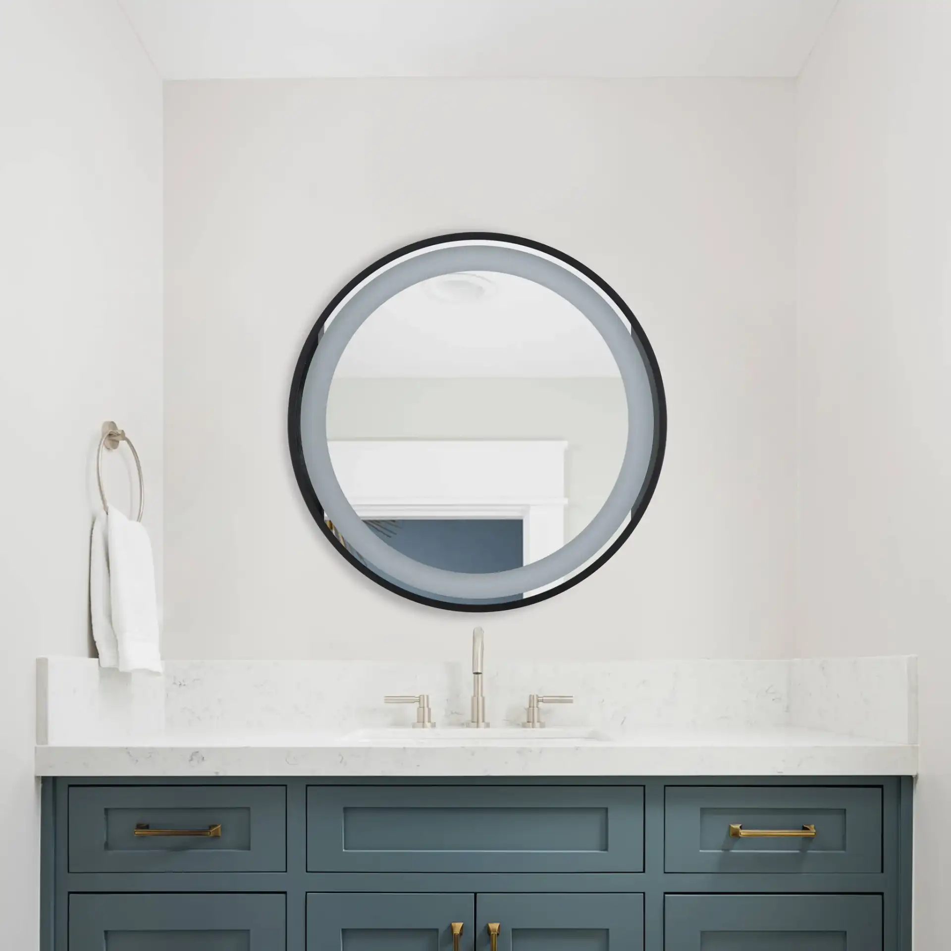 Blakewell 24" Led Mirror in Black / Silver, detail view