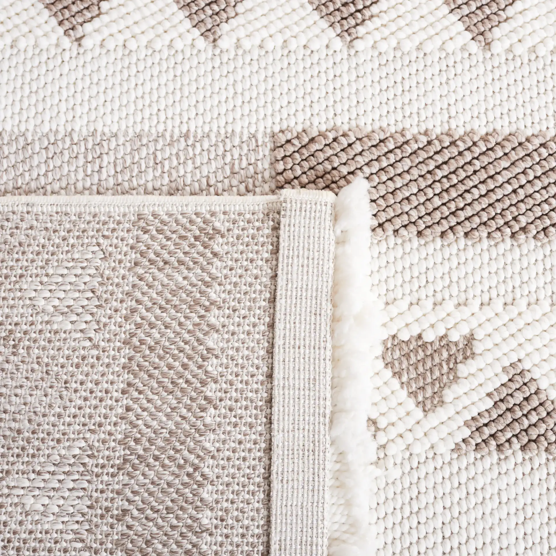 Lotus Banded Diamond Rug in Ivory / Beige in a styled room