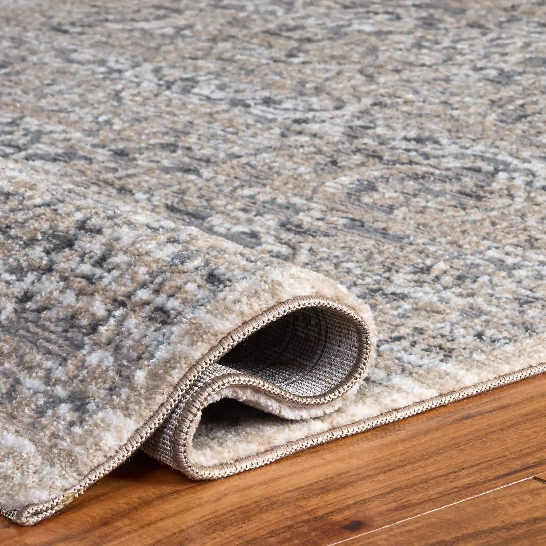 Lunara Transitional Damask Rug in Gray / Beige in a styled room