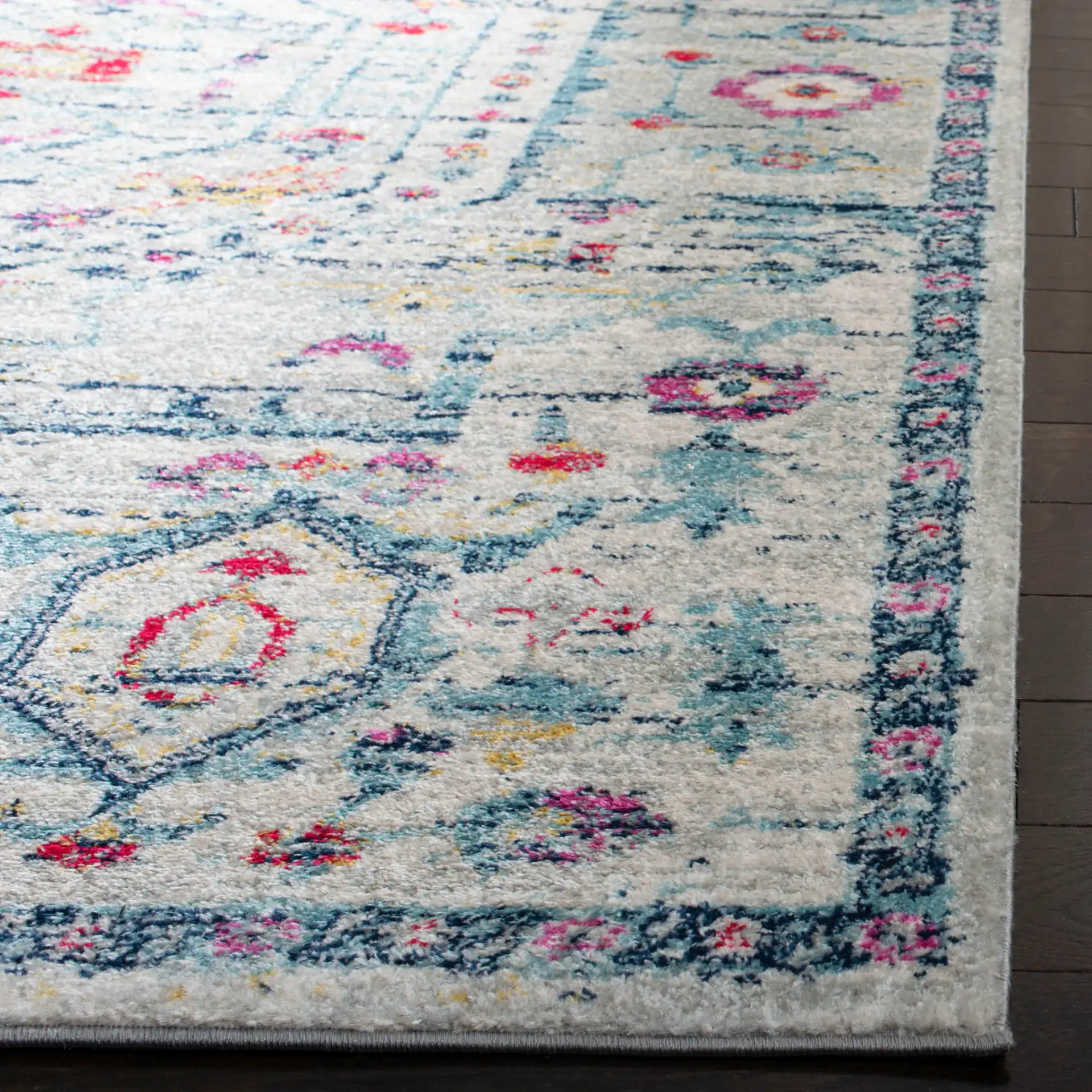 Madison Transitional Geometric Medallion Rug in Light Gray / Fuchsia