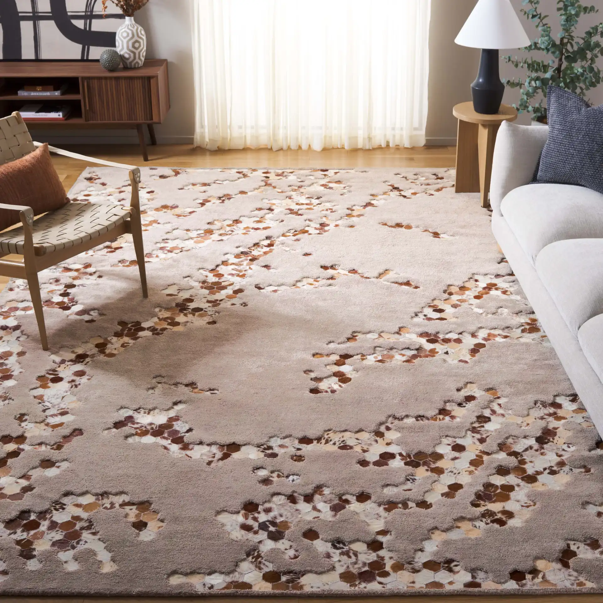 Manhattan Hexagon Hand-Tufted Rug in Taupe in a styled room