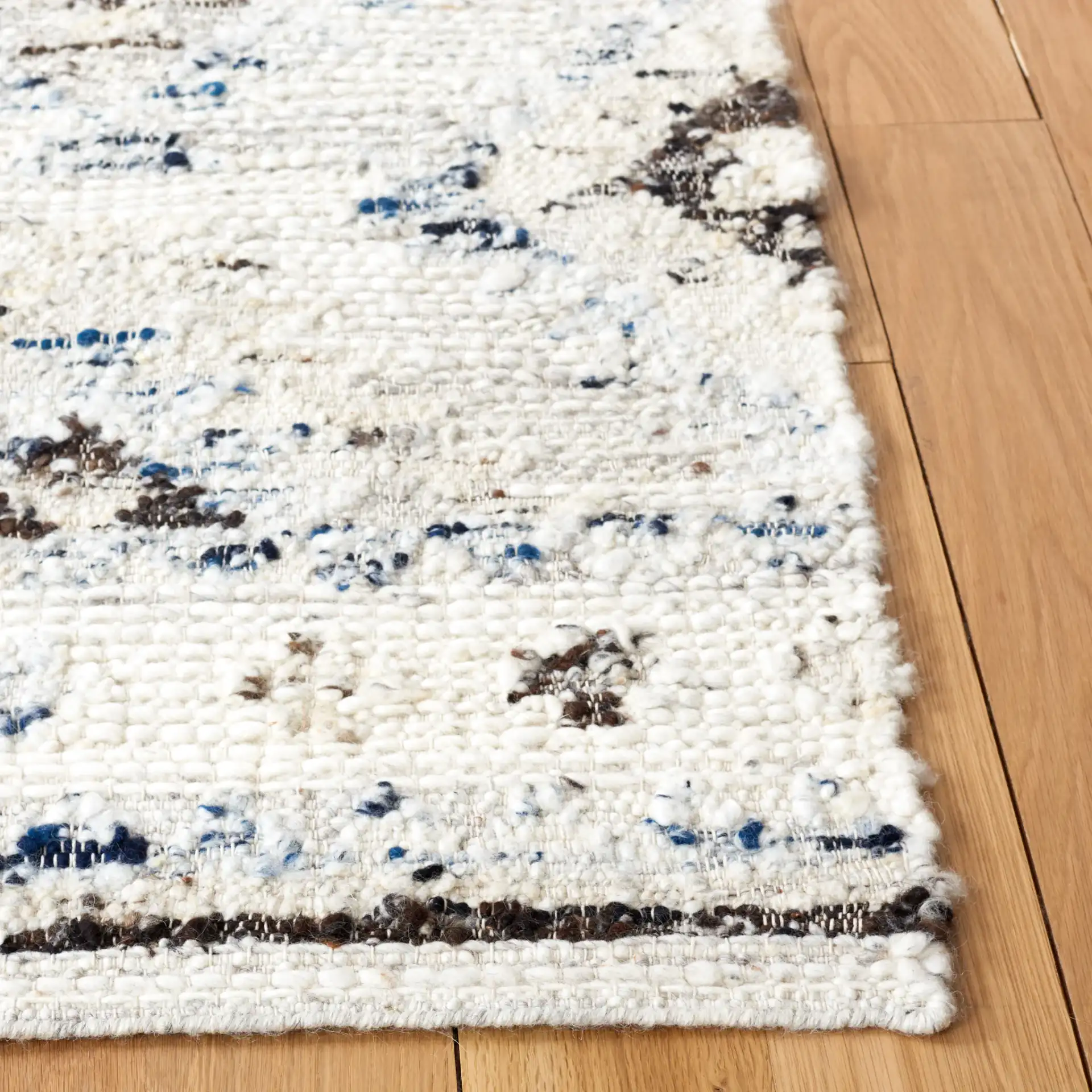 Manhattan Tribal Diamond Hand-Woven Wool Rug in Ivory / Charcoal in a styled room