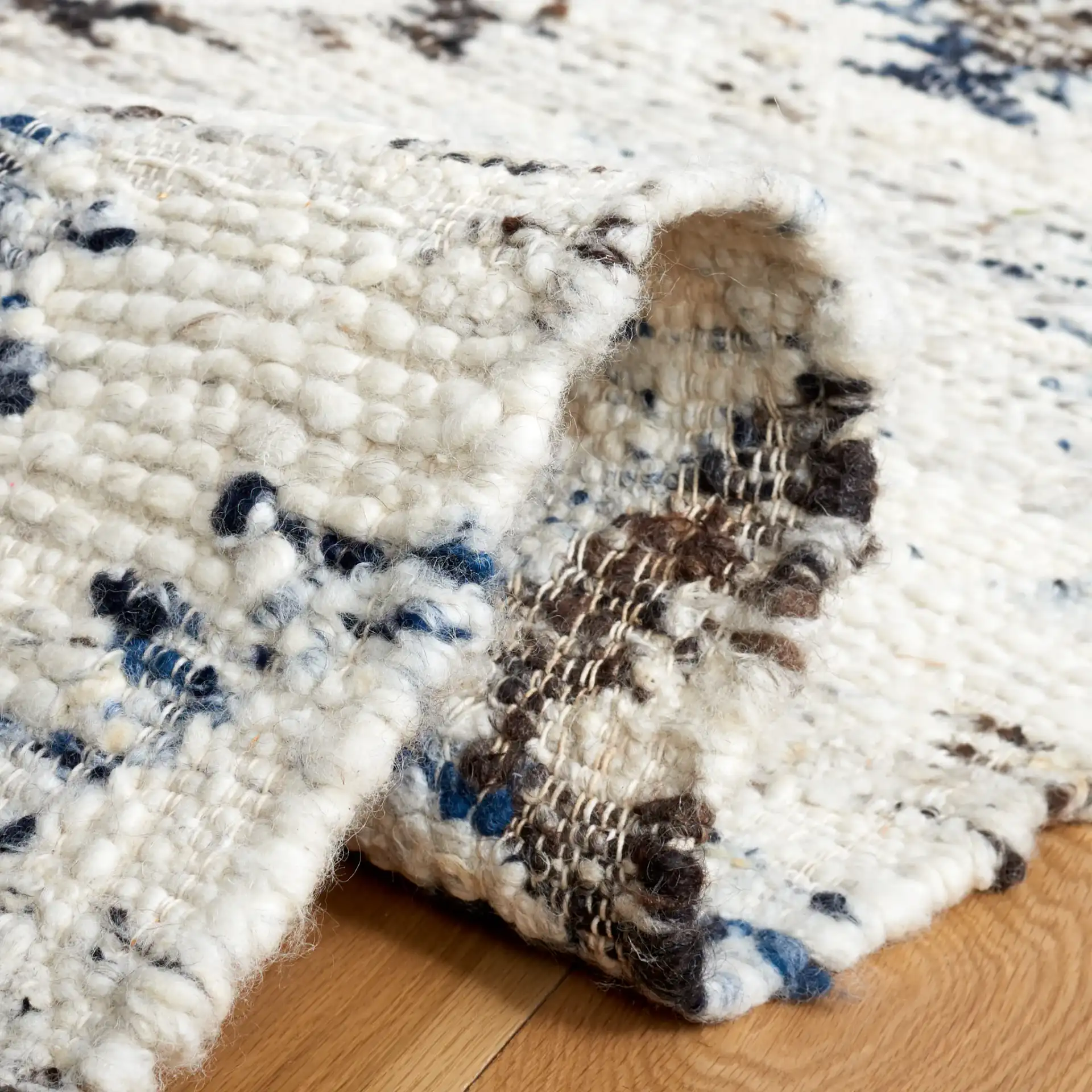 Manhattan Tribal Diamond Hand-Woven Wool Rug in Ivory / Charcoal in a styled room