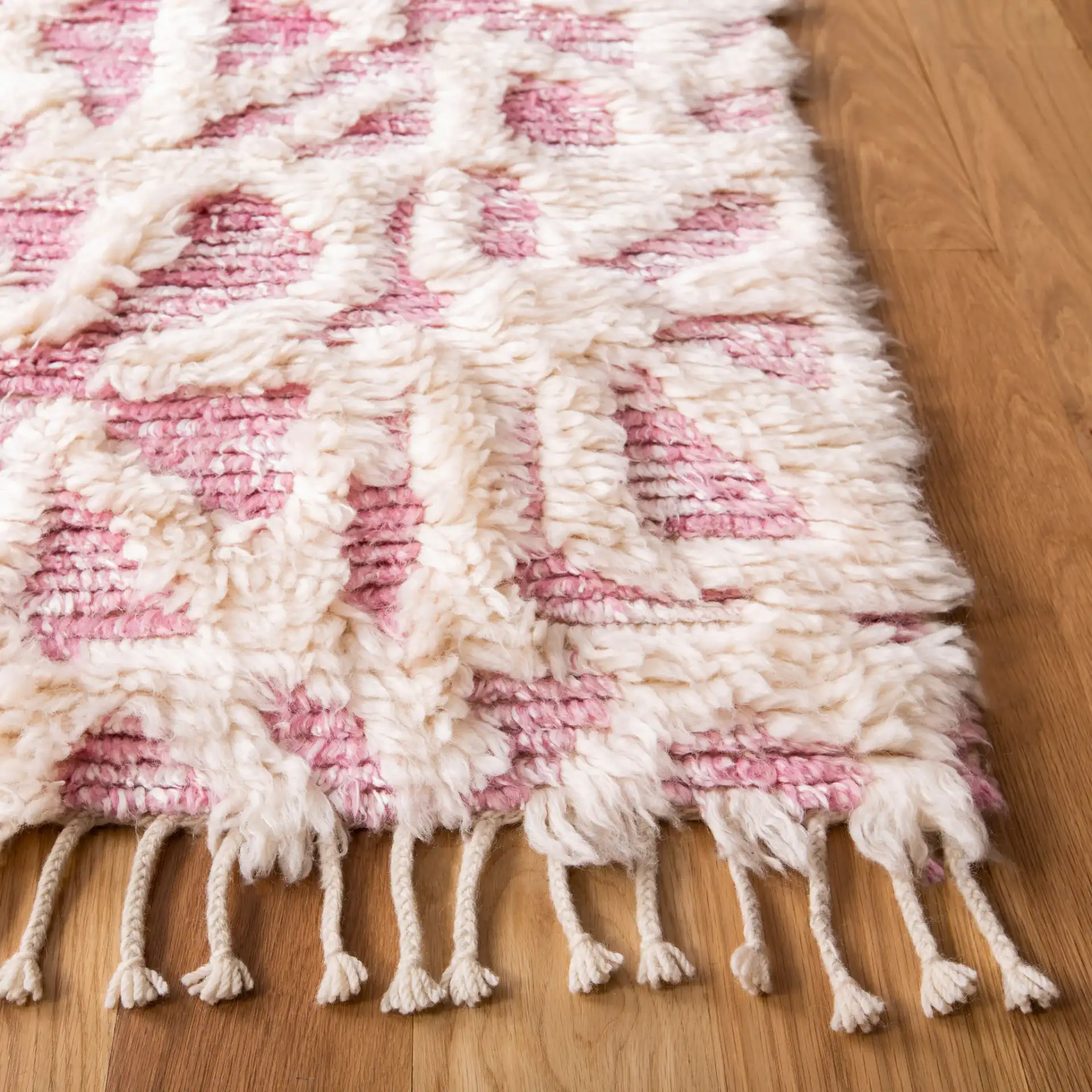 Manhattan Tribal Lattice Hand-Knotted Wool Rug in Ivory / Pink in a styled room