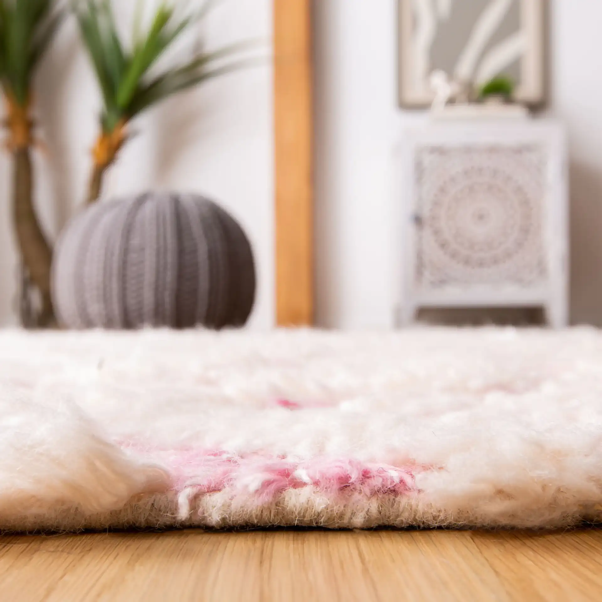 Manhattan Tribal Lattice Hand-Knotted Wool Rug in Ivory / Pink in a styled room