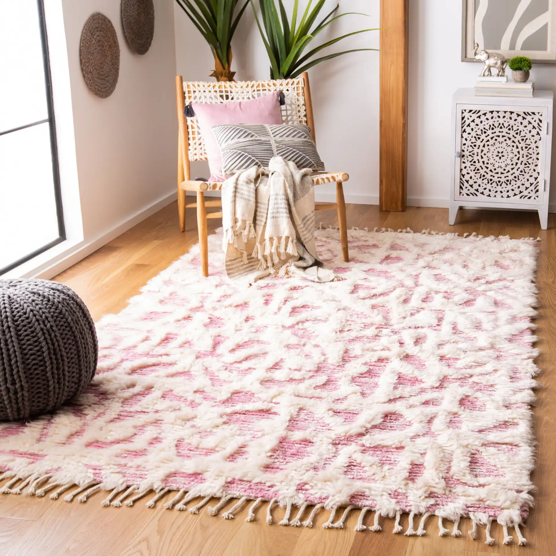 Manhattan Tribal Lattice Hand-Knotted Wool Rug in Ivory / Pink in a styled room