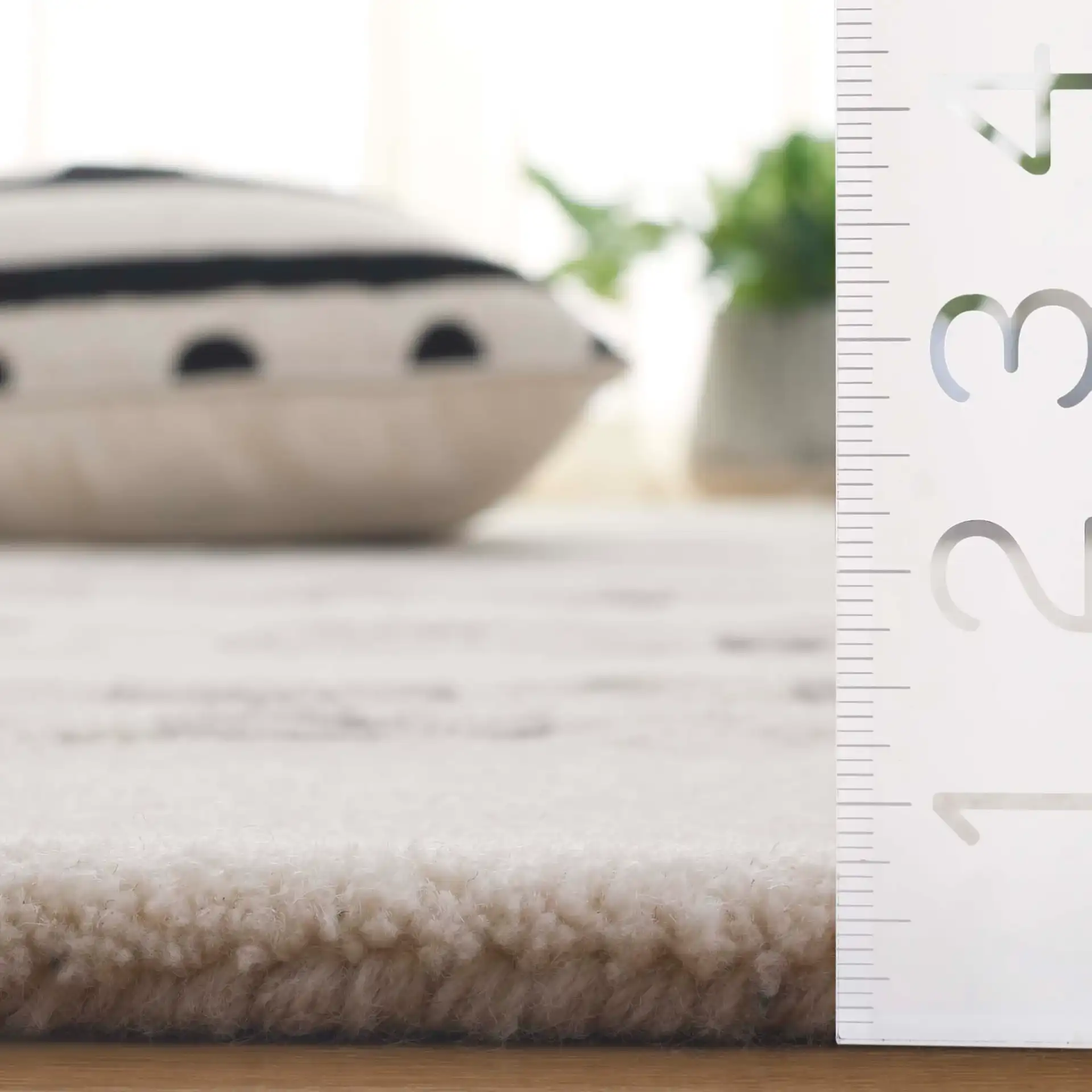 Manhattan Beaded Loop Hand-Tufted Wool Rug in Ivory / Gray in a styled room