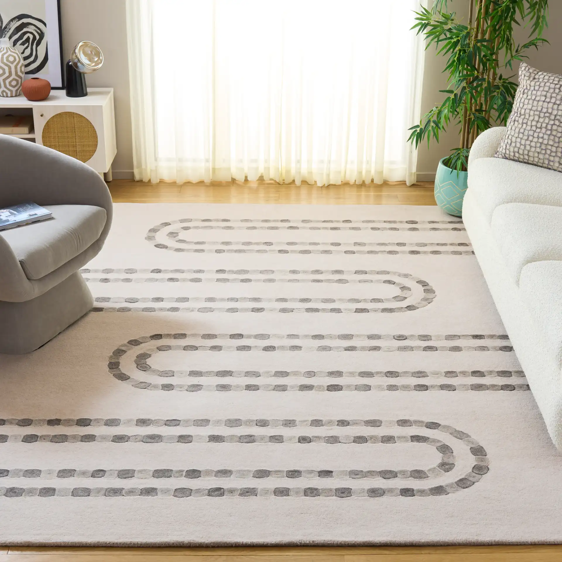 Manhattan Beaded Loop Hand-Tufted Wool Rug in Ivory / Gray in a styled room