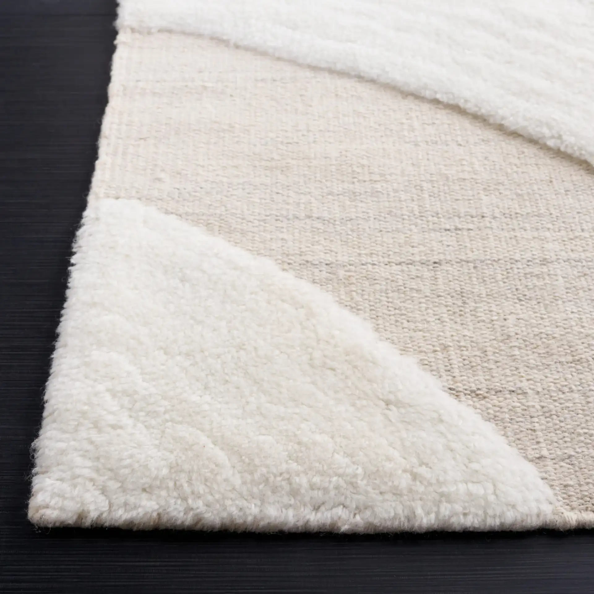 Manhattan Sweeping Arc Hand-Woven Wool Rug in Ivory / Beige in a styled room