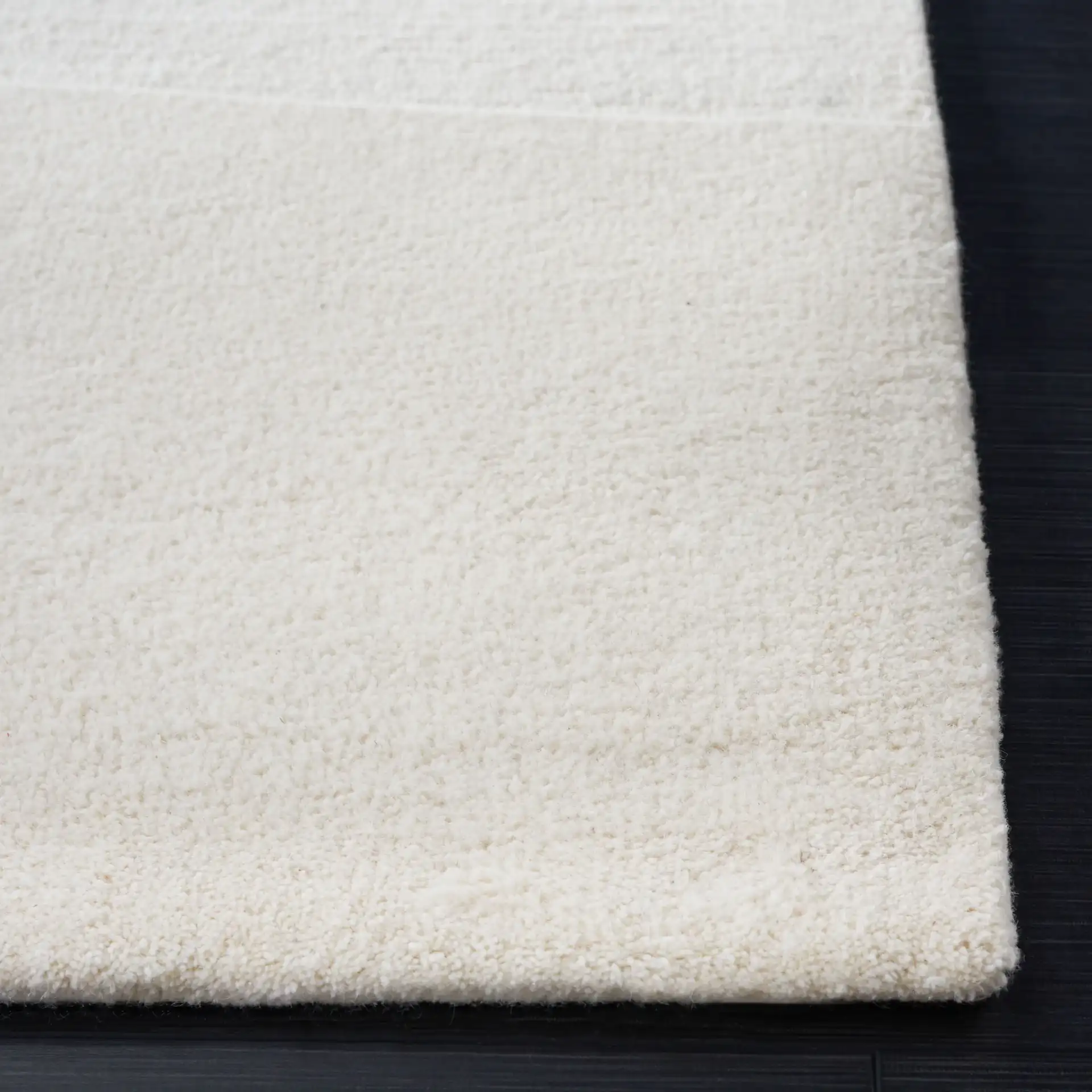 Manhattan Patchwork Hand-Tufted Wool Rug in Ivory / Beige in a styled room