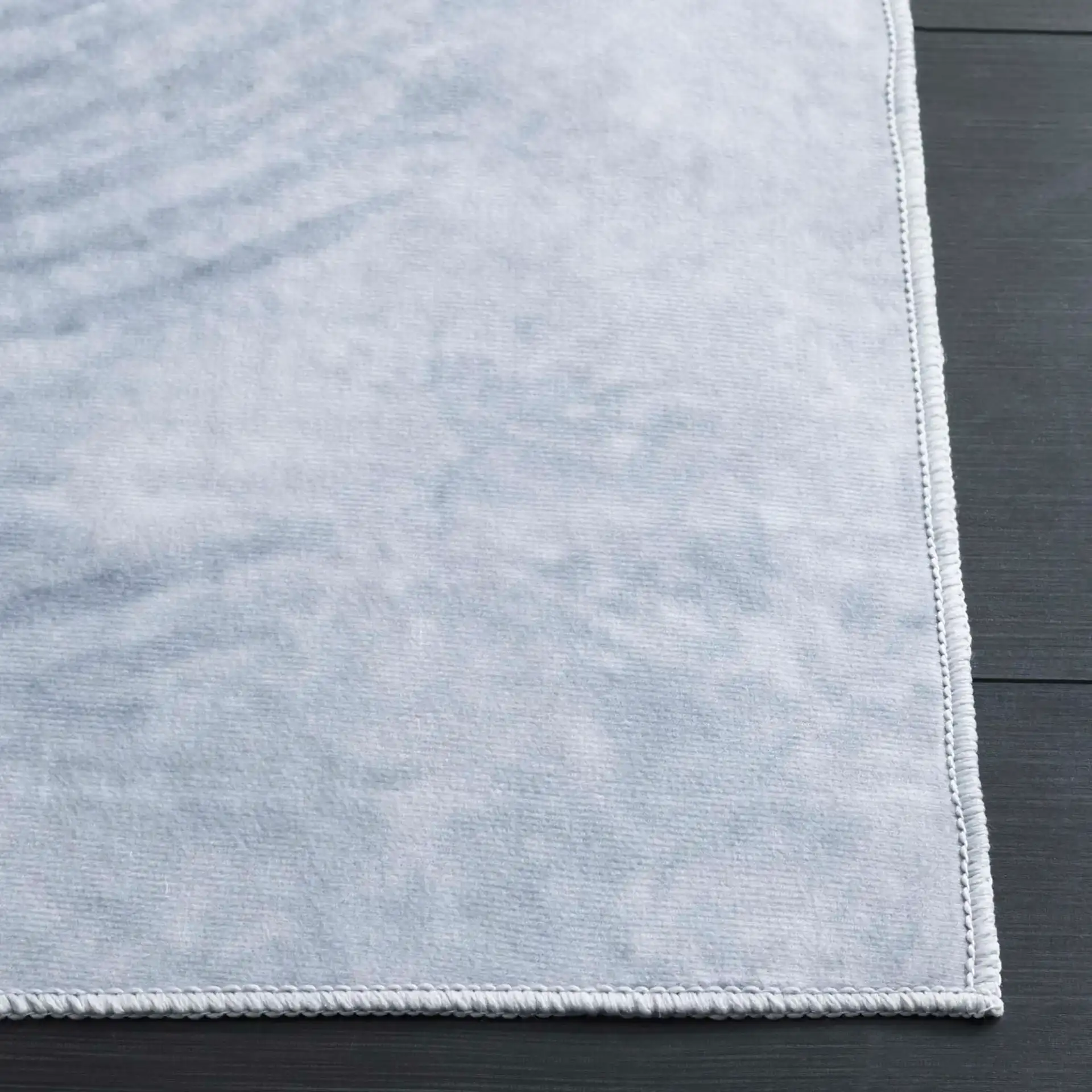 Malibu Ripple Washable Rug in Gray in a styled room
