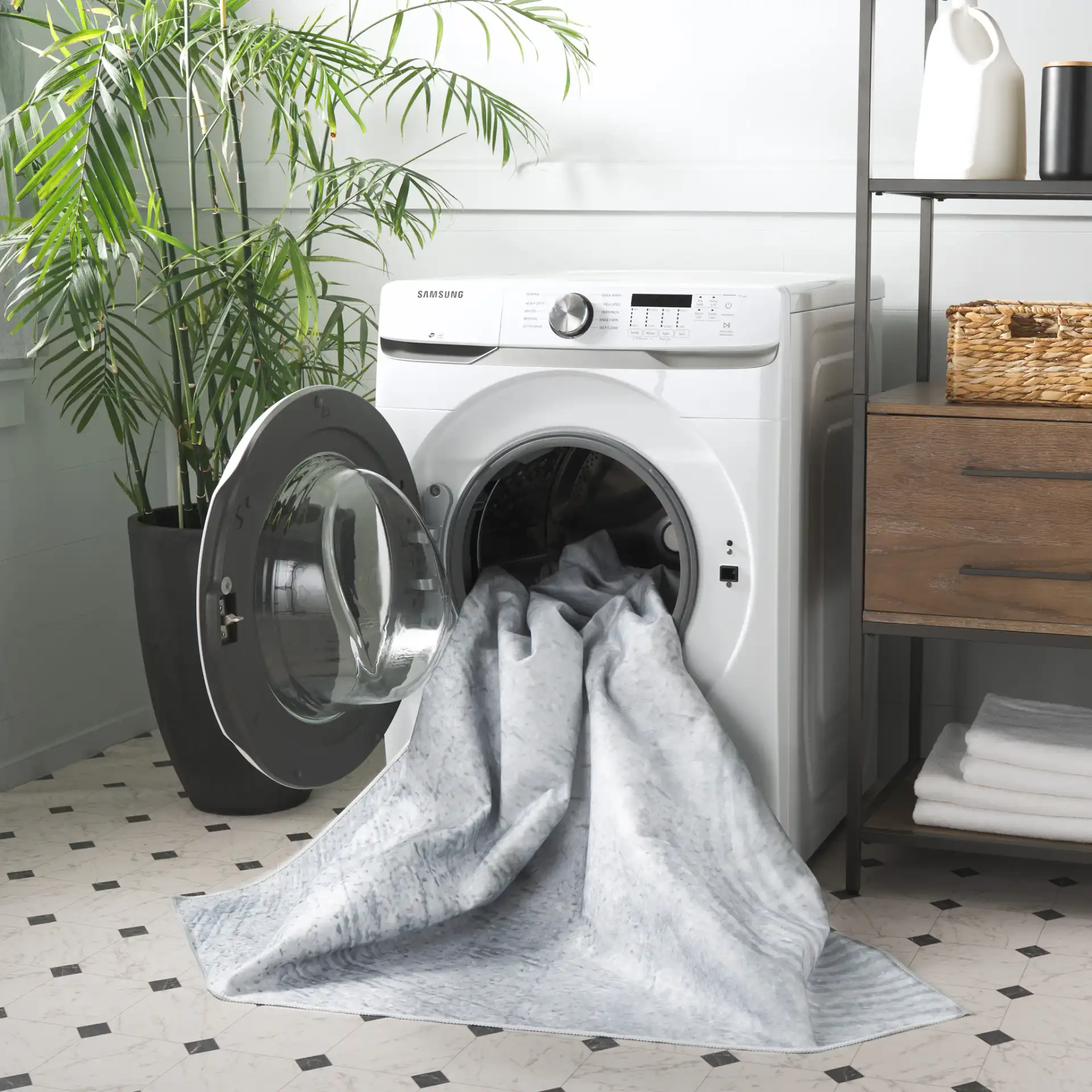 Malibu Ripple Washable Rug in Gray in a styled room