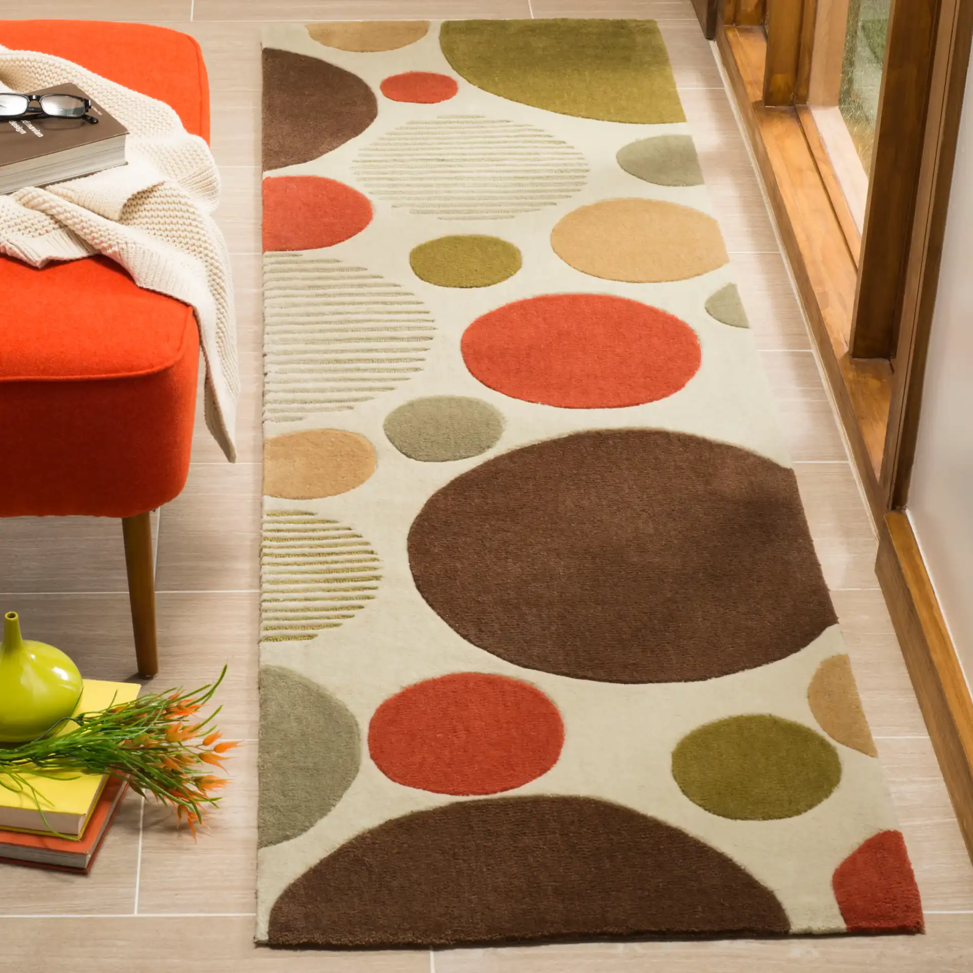 Modern Art Scattered Circles Hand-Tufted Rug in Ivory / Multicolor in a styled room