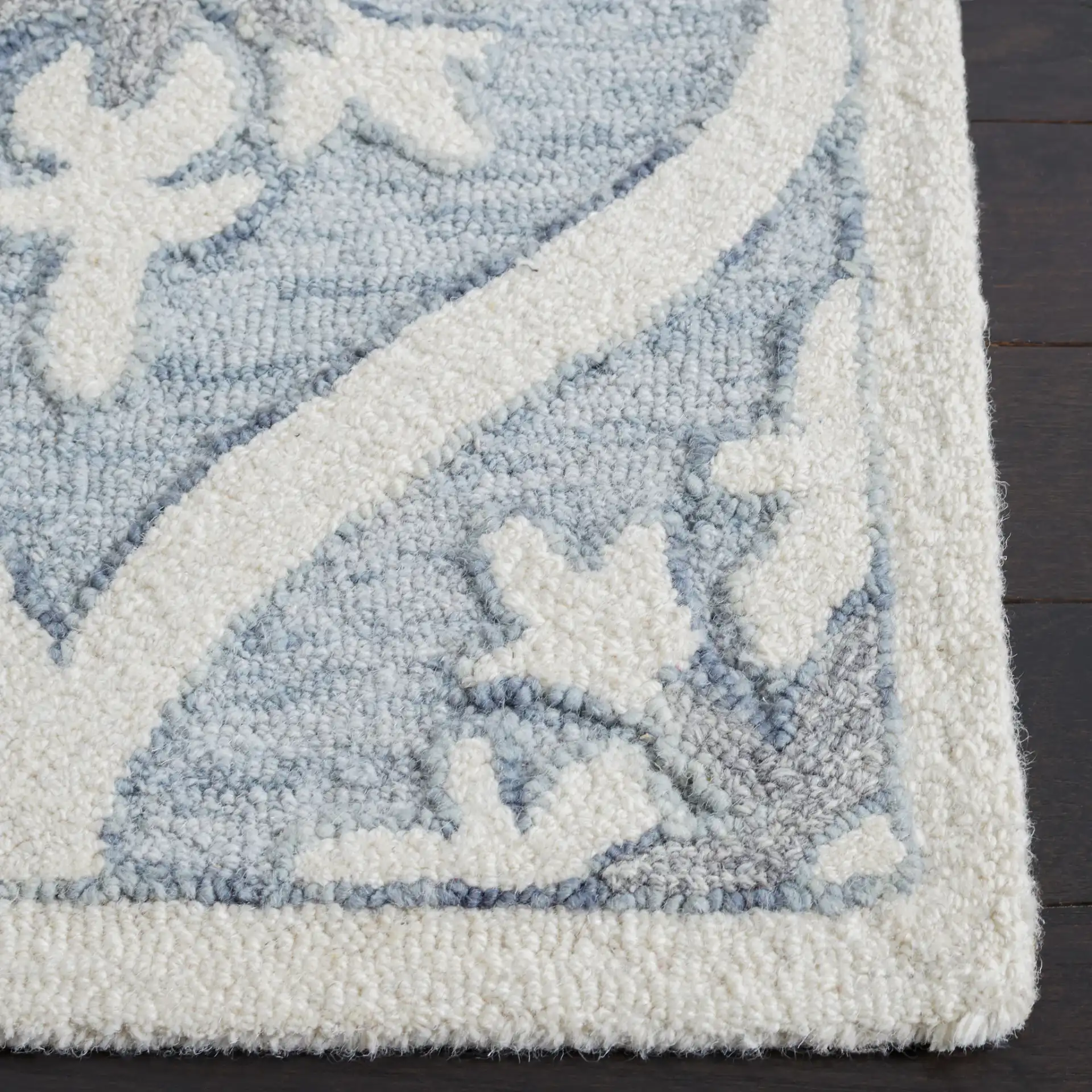 Metro Ogee Medallion Hand-Tufted Wool Rug in Gray / Ivory in a styled room