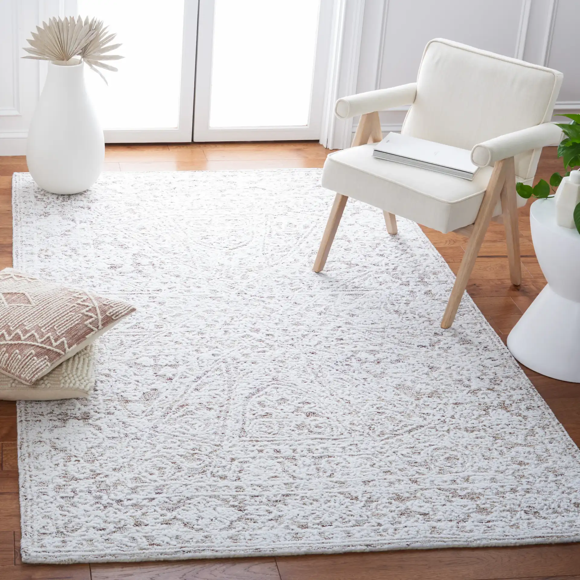 Metro Erased Medallion Hand-Tufted Wool Blend Rug in Ivory / Beige in a styled room