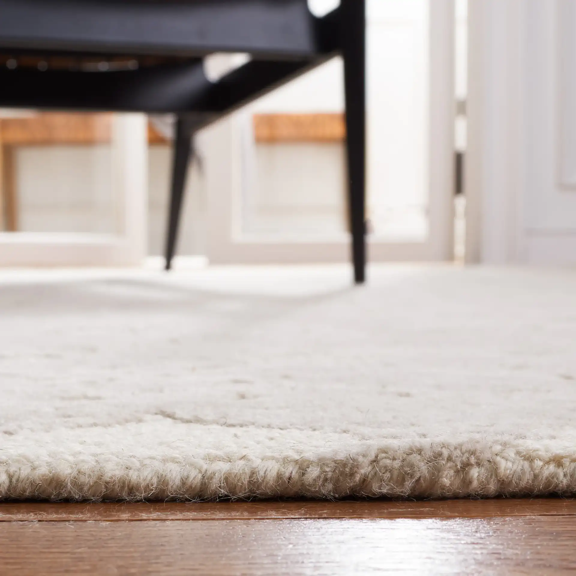 Metro Faded Medallion Hand-Tufted Wool Rug in Ivory / Gray in a styled room
