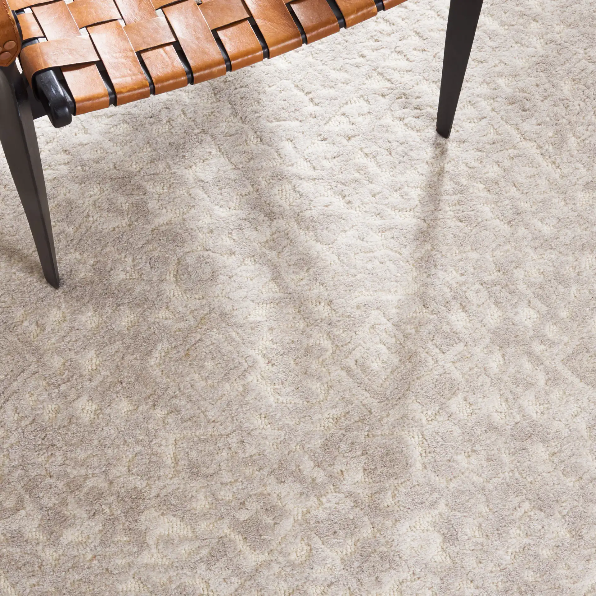 Metro Faded Medallion Hand-Tufted Wool Rug in Ivory / Gray in a styled room