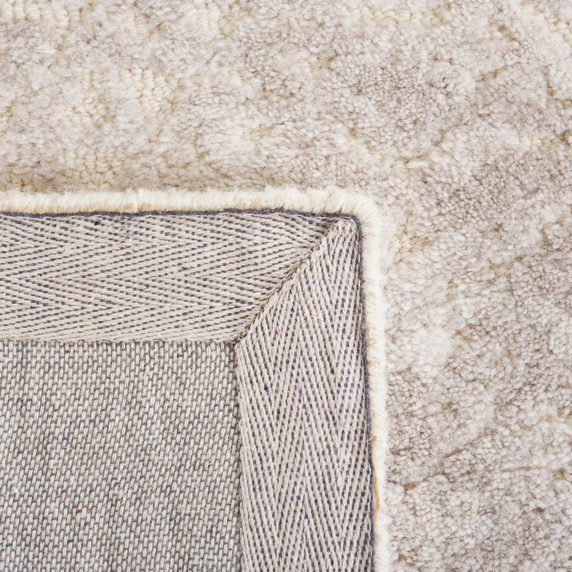 Metro Faded Medallion Hand-Tufted Wool Rug in Ivory / Gray in a styled room