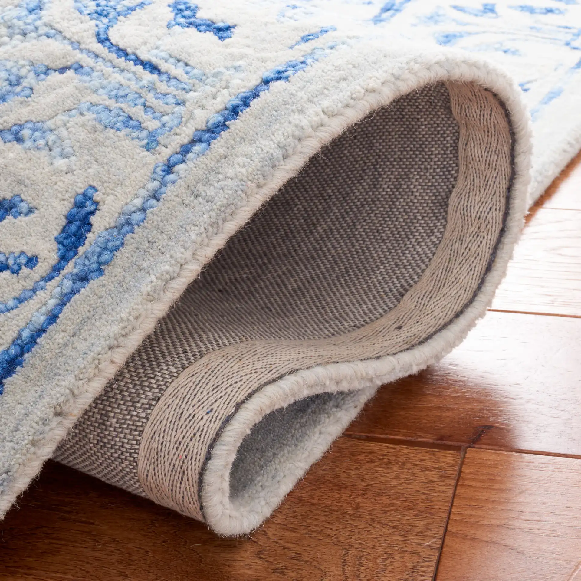 Metro Floral Arabesque Hand-Tufted Wool Rug in Blue / Beige in a styled room