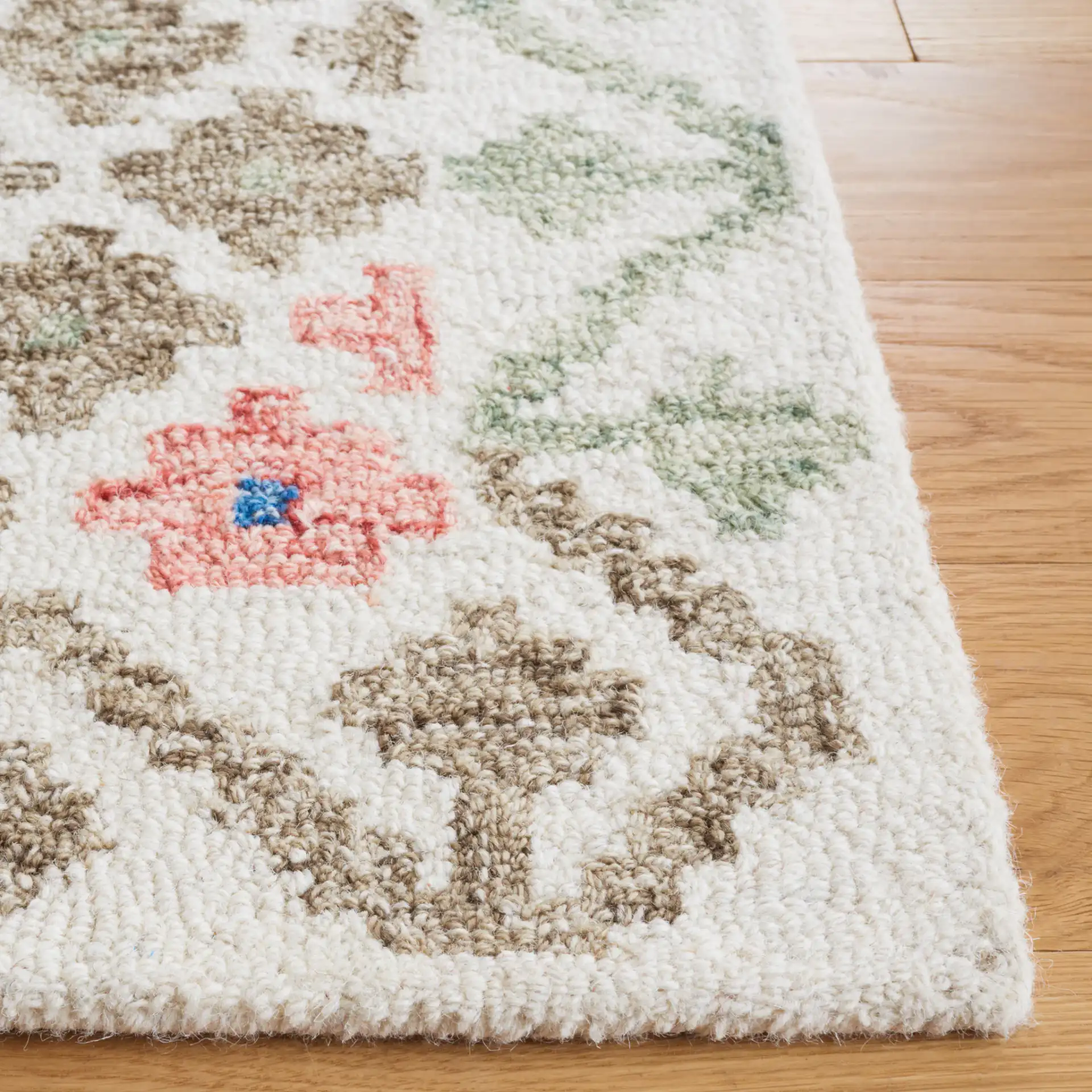 Metro Tribal Chevron Hand-Tufted Wool Rug in Ivory / Blue in a styled room