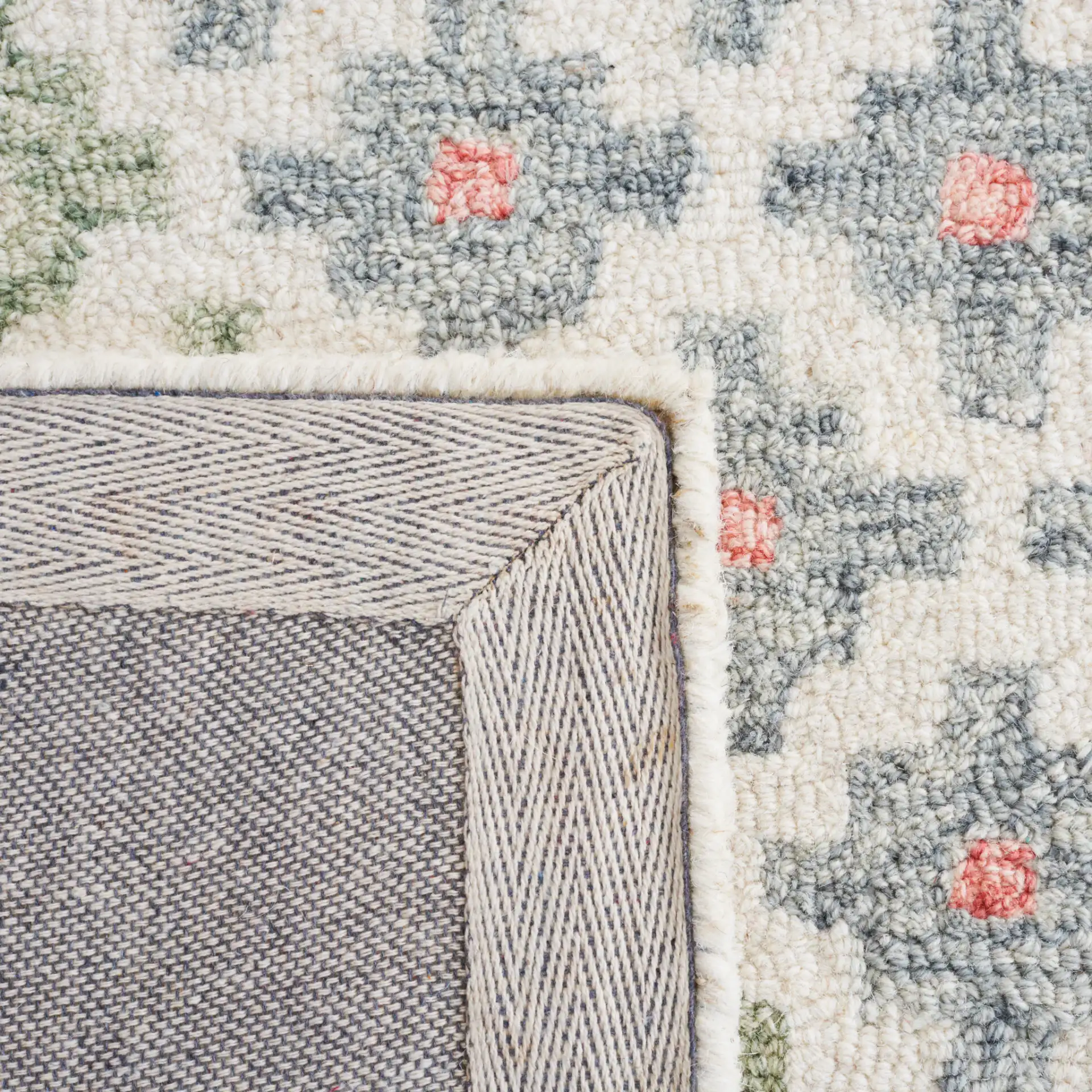 Metro Tribal Chevron Hand-Tufted Wool Rug in Ivory / Blue in a styled room